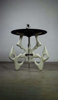 Nucleus- Table jardinière Mobilier sculptural en forme d'os