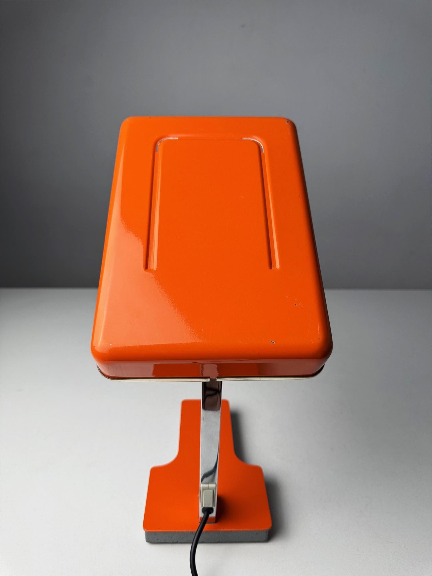 Metallo Fase Mini: Un'icona del design spagnolo di metà secolo 1970-1979 totalmente pieghevole in vendita