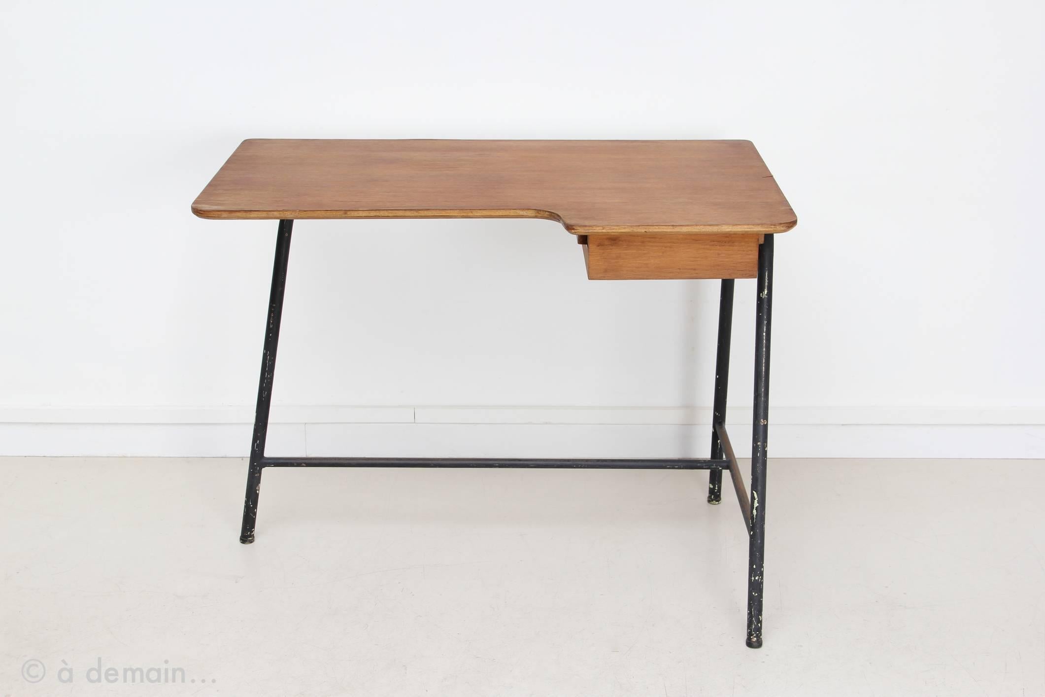 The French designer Jacques Hitier (1917 -1999) is famous for his functionalist, sophisticated, meticulous and beautiful style.

Beautiful and rare tripod desk with one drawer.
Oak wood and tubular metal.
One tiny missing part on the tray