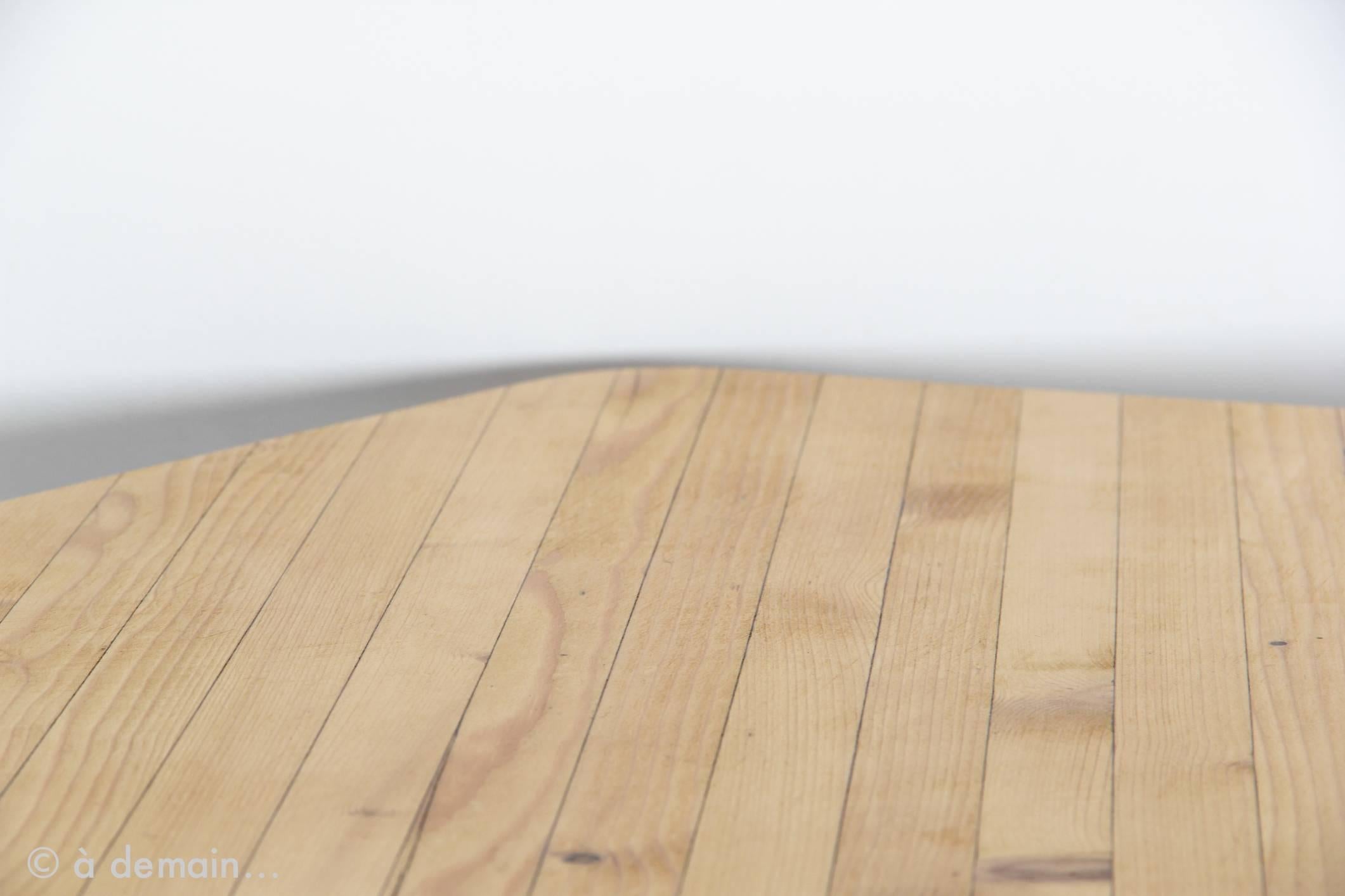 Charlotte Perriand Pentagonal Dining Table from the 1960s In Good Condition In Paris, FR
