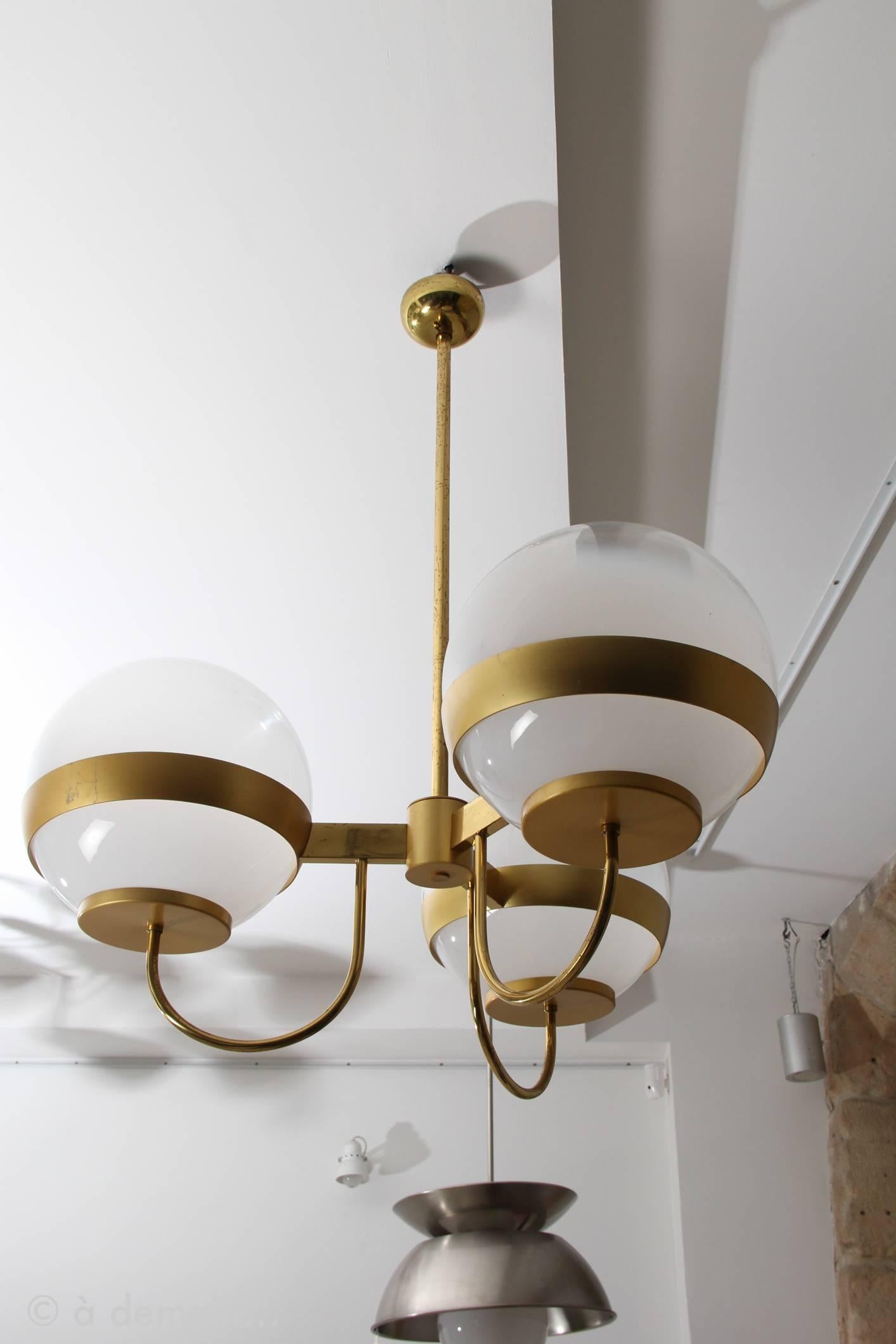 Beautiful ceiling lamp by Aldebaranatre Design Studio and produced by Lamperti in the early 1970s. Beautiful Italian work with three glass globes hanging by a brass structure. Nice shading from transparent to white of the globes.

Measure: Height