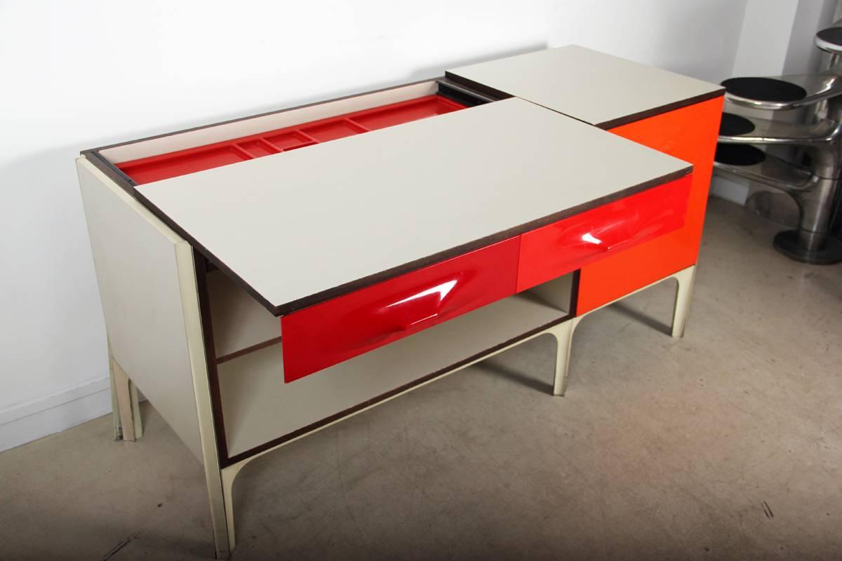 French Raymond Loewy Writing Desk DF2000 in Red ABS