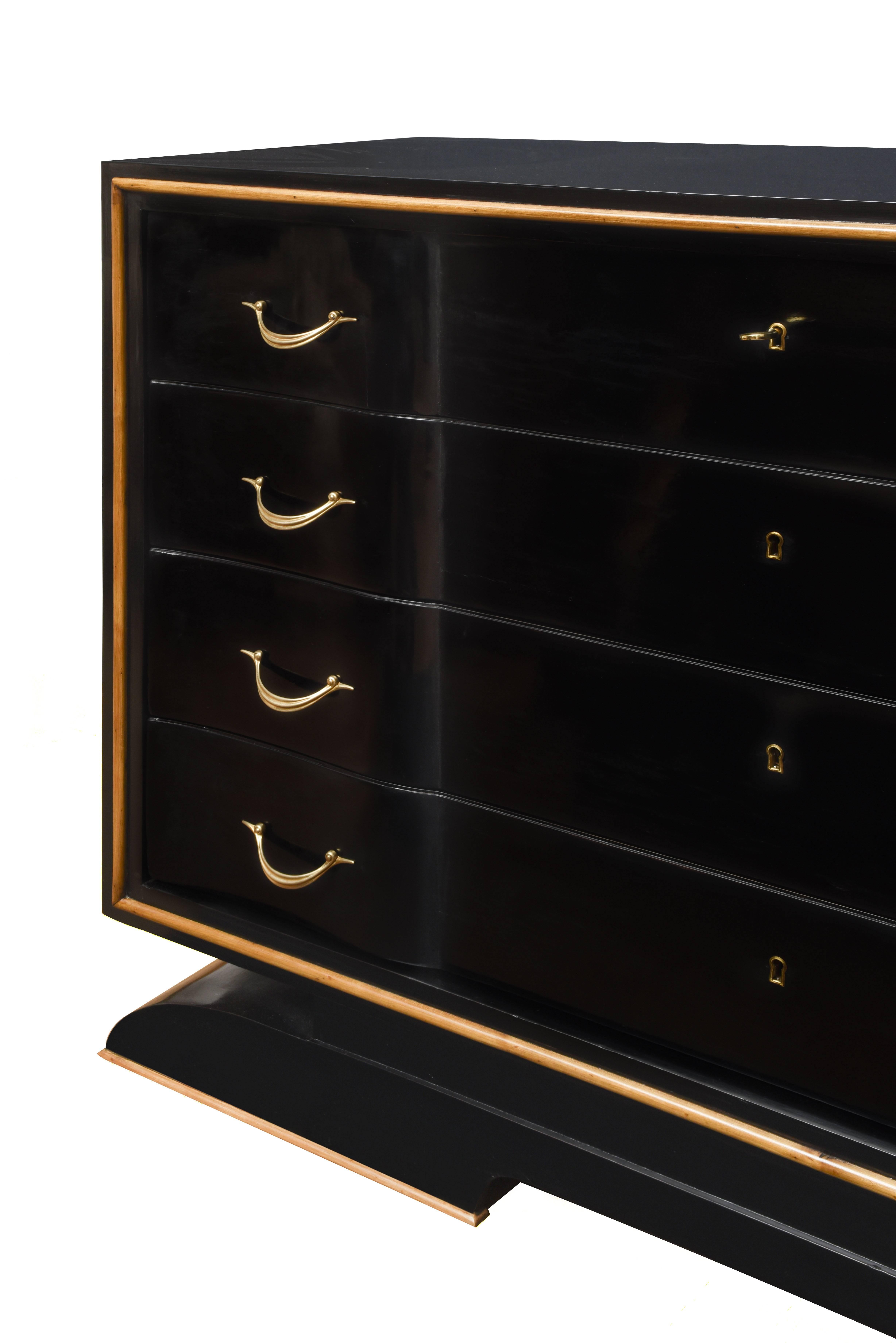 Elegant Italian Art Deco chest of drawers.