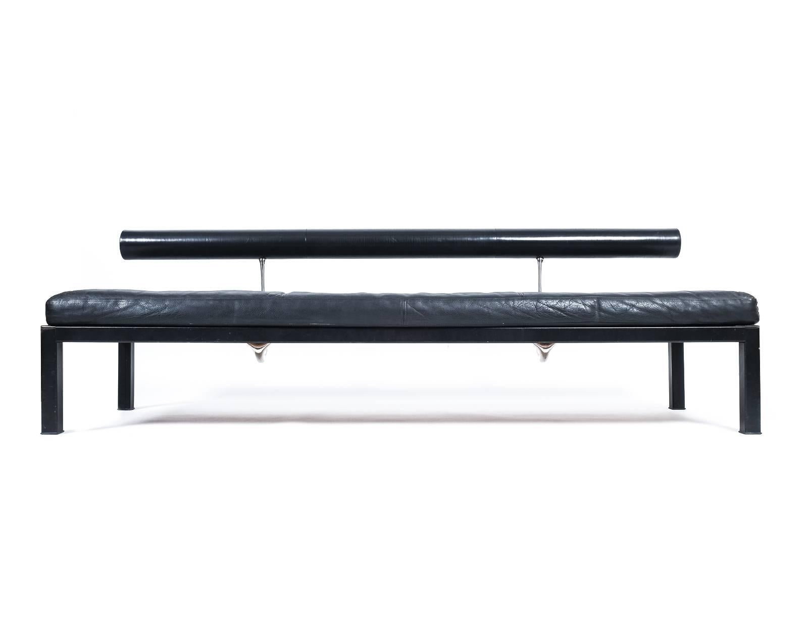 Very rare and minimalistic daybed or chaise longue designed by Antonio Citterio, 1986. The legs, frame and backrest are upholstered in black leather so is the original black leather cushion. Stunning polished aluminium details. It's in excellent