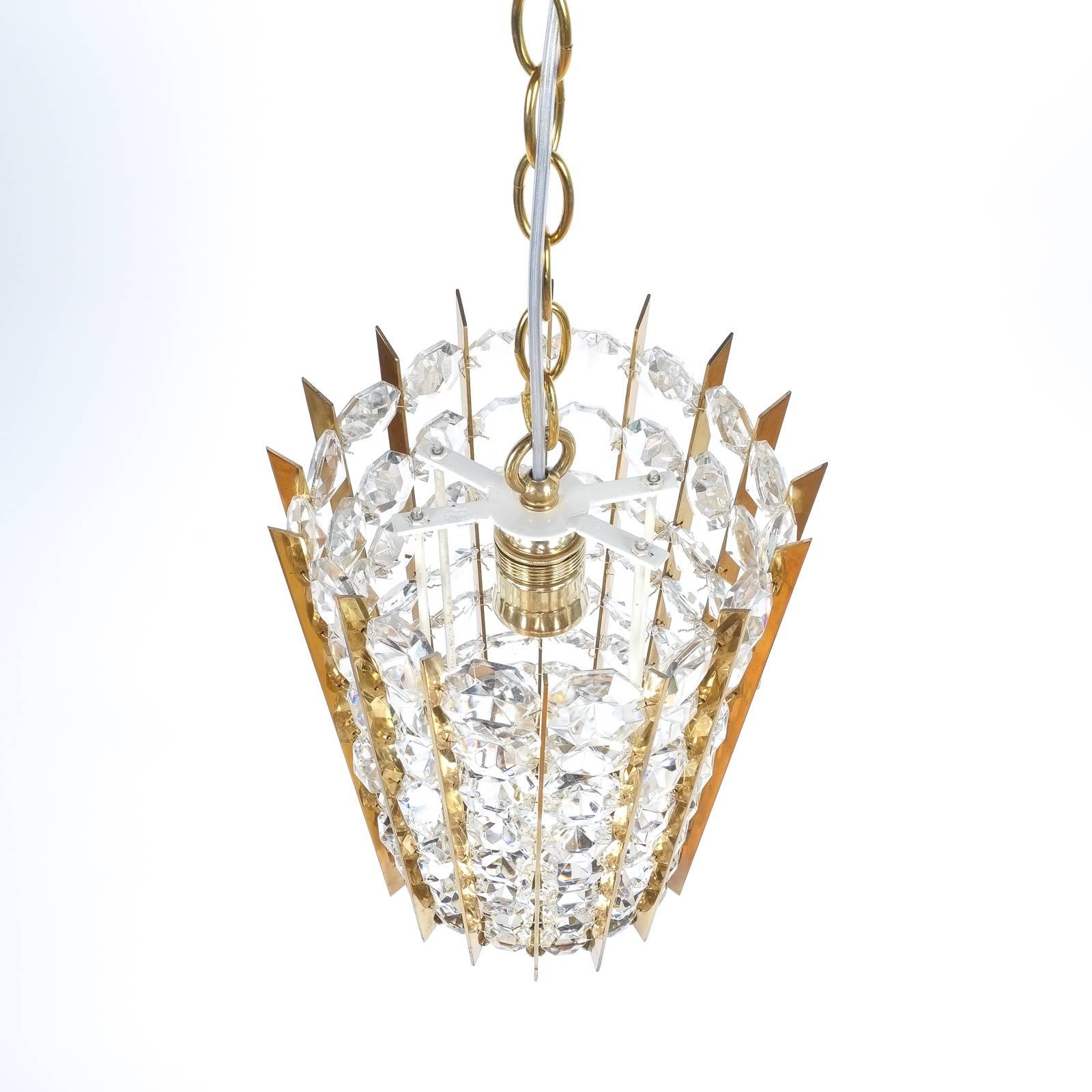 Pair of Bakalowits & Sohne Crystal Glass and Brass Pendant Lights In Excellent Condition In Vienna, AT