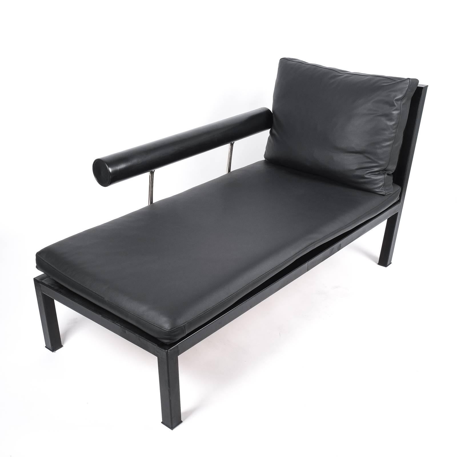 Post-Modern Elegant Leather Chaise Longue by Antonio Citterio for B&B Italy