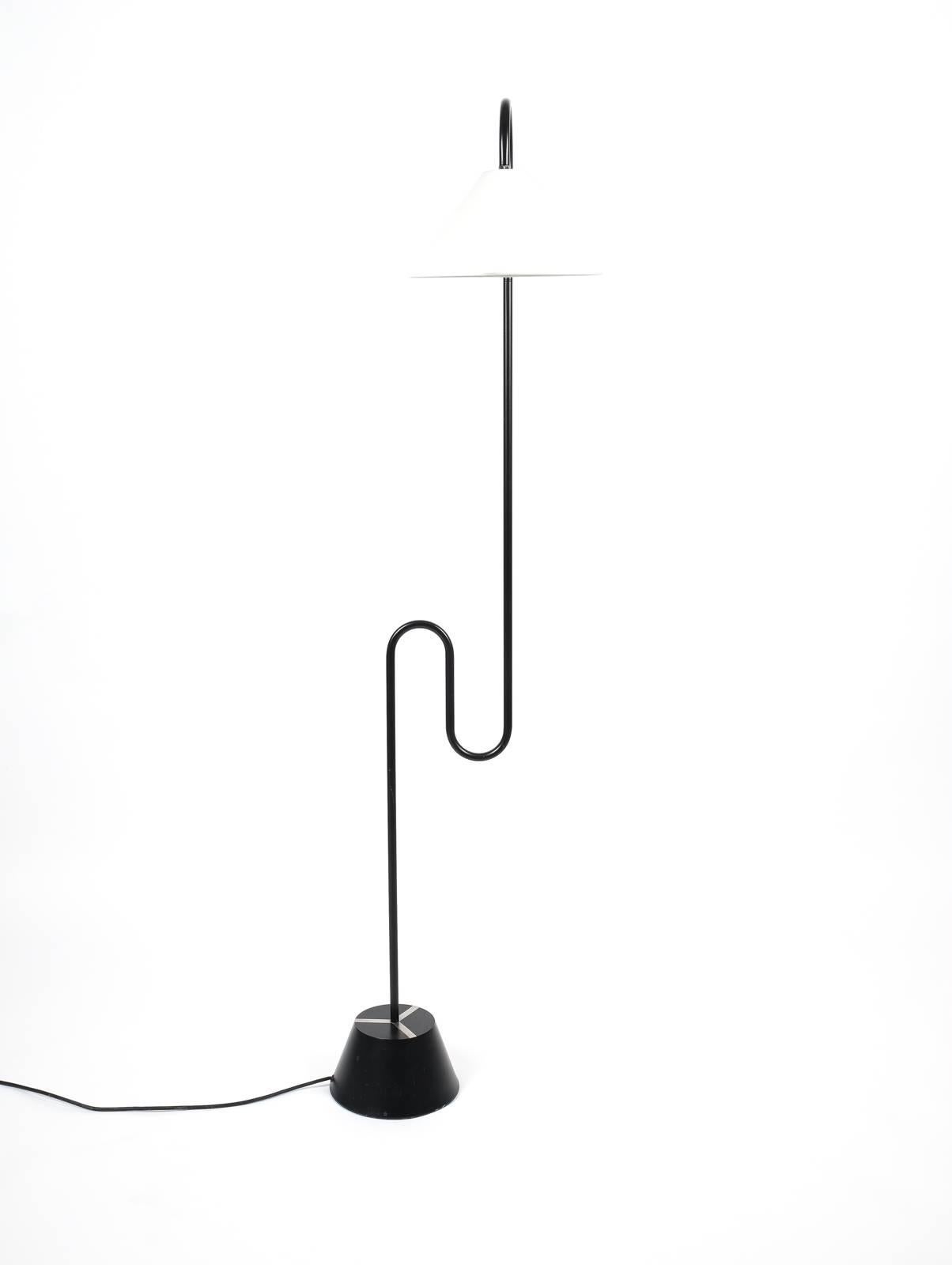 Elegant floor lap by Eileen Gray designed 1931 featuring black lacquered tubular steel stem and base. A pivoting action enables various positions of the white parchment paper lampshade. Bulb: max. 75W (E 27). The condition is excellent.