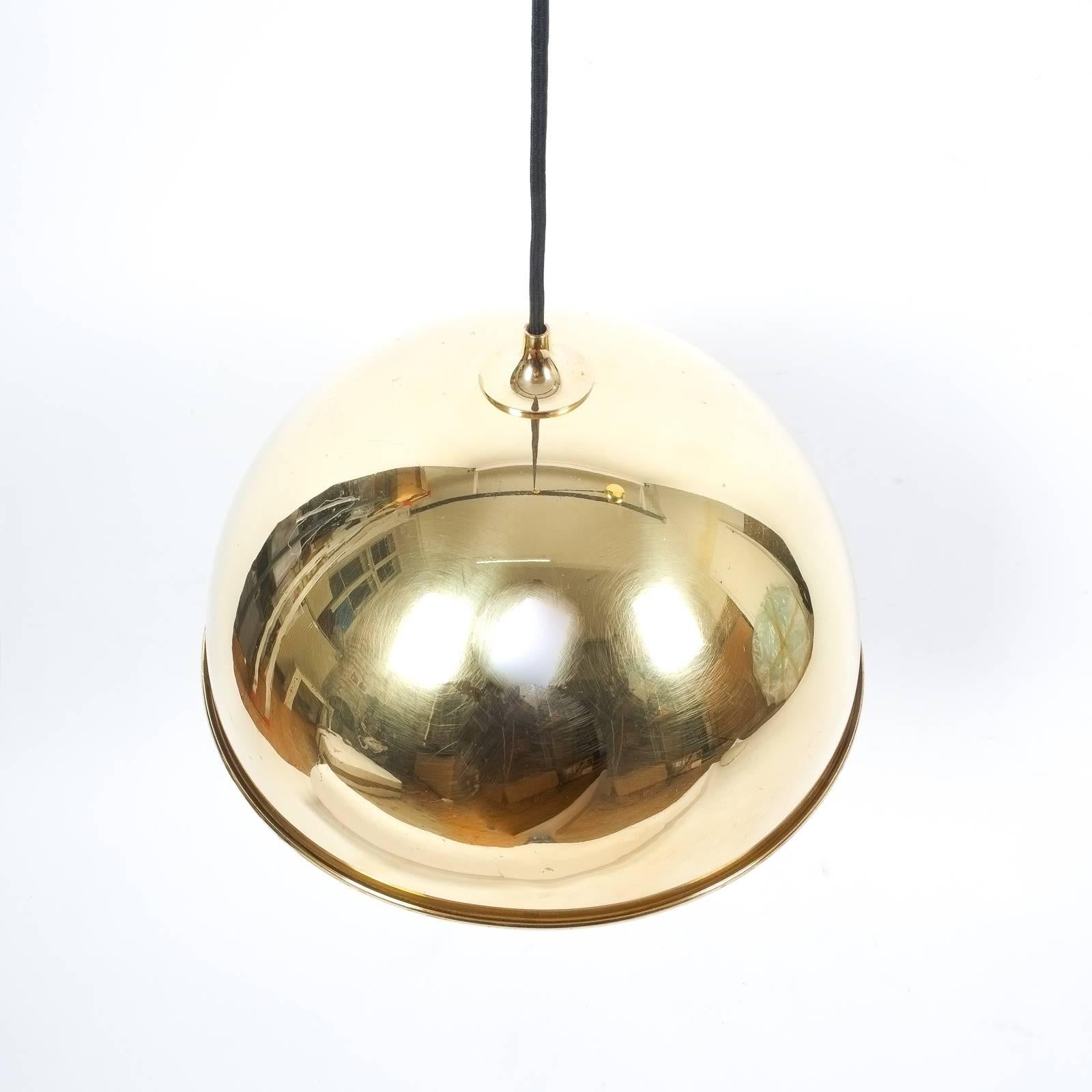 Polished Adjustable Refurbished Brass Counterweight Pendant Lamp by Florian Schulz For Sale