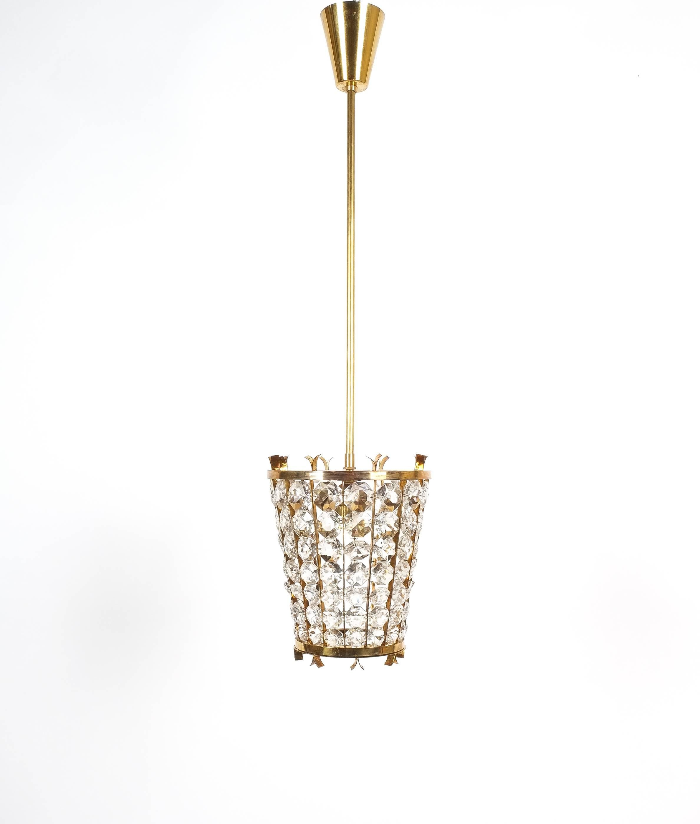 Beautiful petite brass and glass pendant fixture by Bakalowits & Sohne, Austria, 1950 in very good condition with one light source (e27 / 75W max)
We left the patina untouched. It has been newly rewired and can be adjusted in length according to