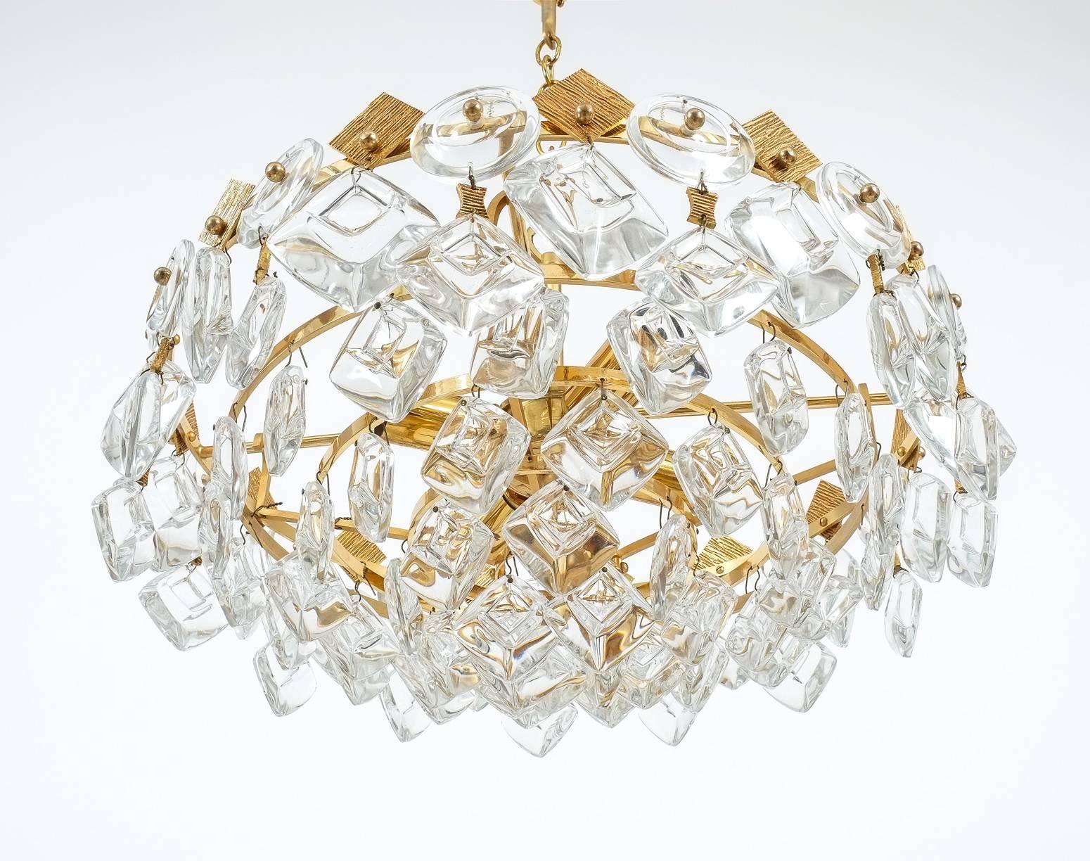 Petite Gilded Brass and Glass Chandelier Lamp by Palwa, 1970 In Good Condition For Sale In Vienna, AT