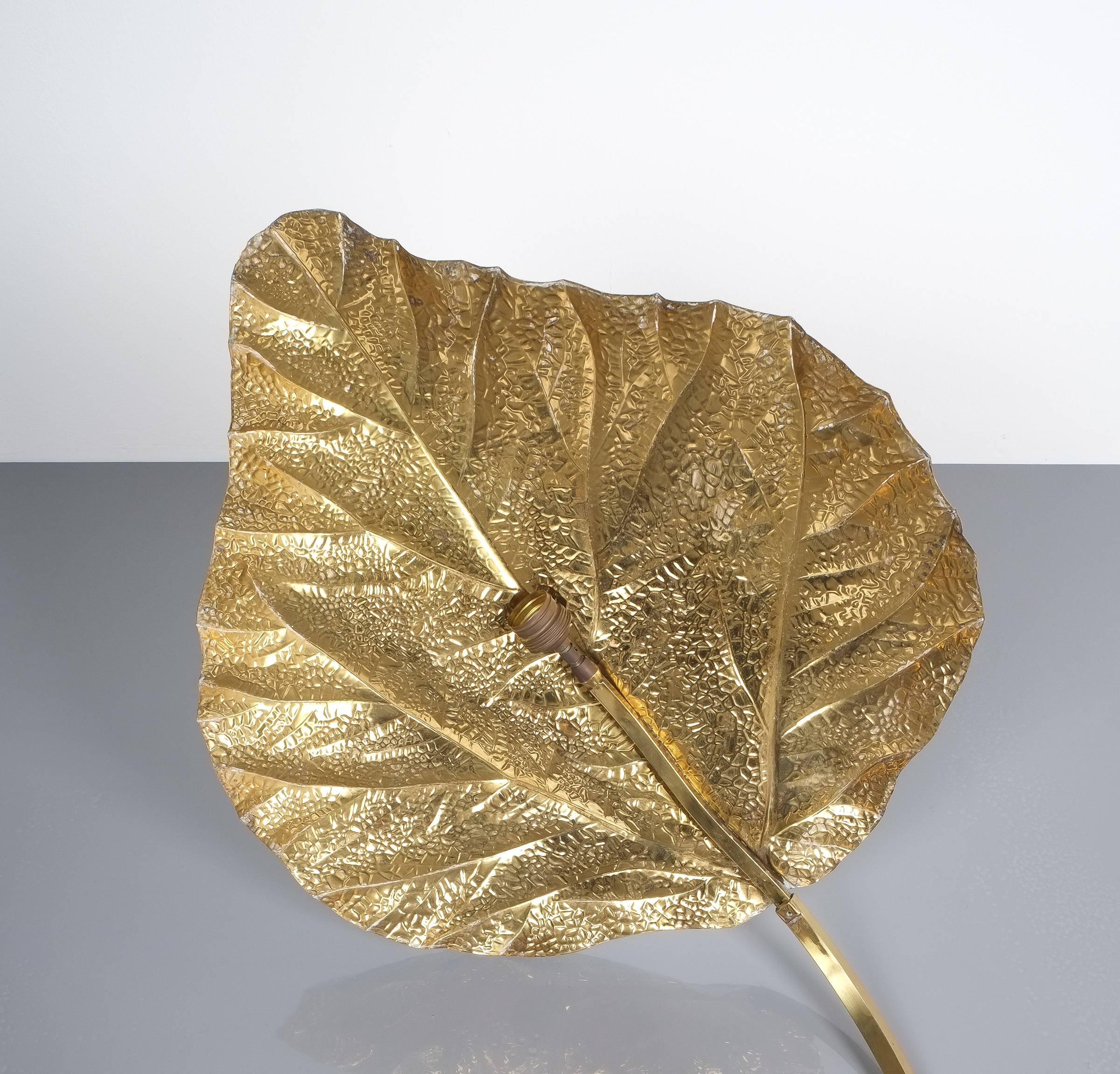 Coppia di grandi lampade da tavolo in ottone ricondizionato Tommaso Barbi, Italia, 1970 In condizioni buone in vendita a Vienna, AT