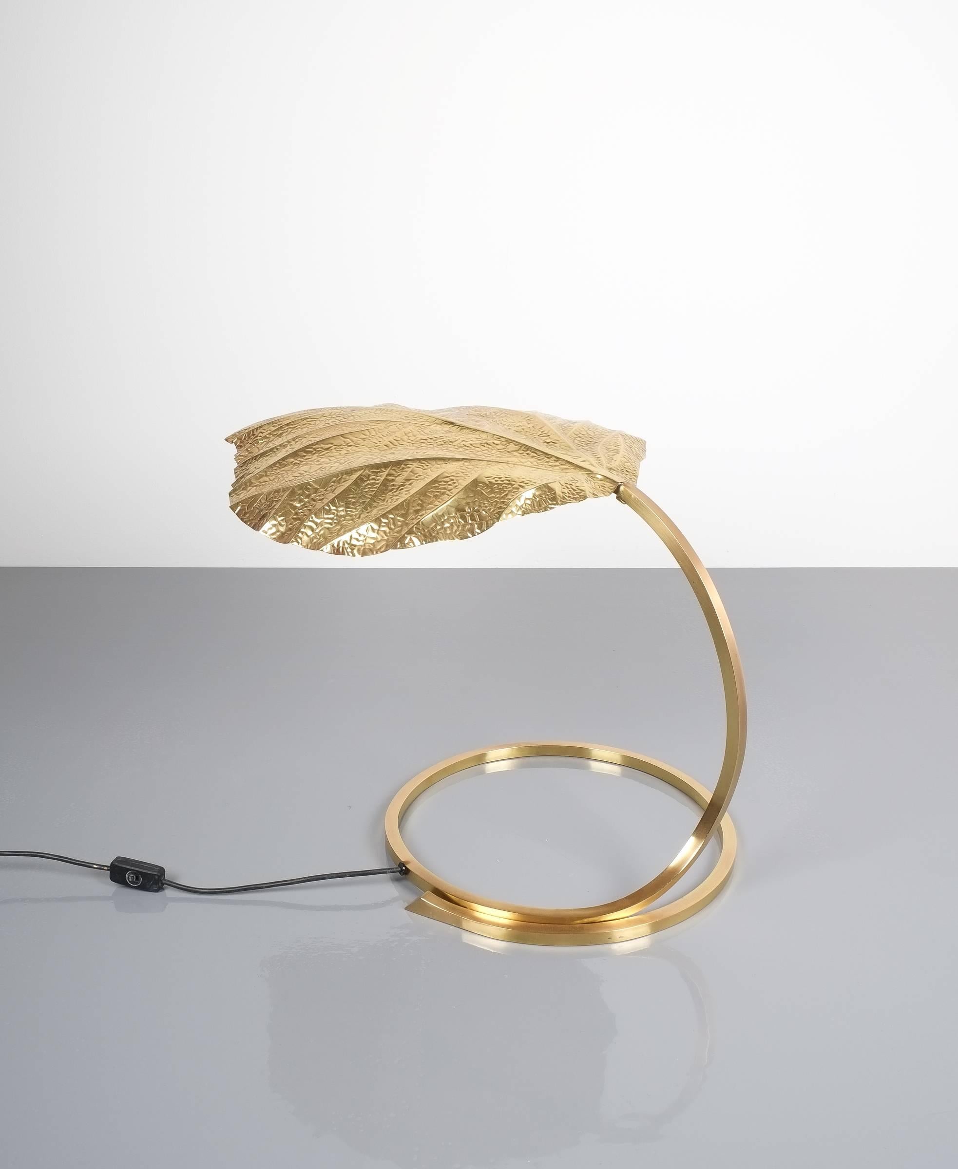Excellent pair refurbished large table lights by Tomasso Barbi, Italy, 1970 featuring a giant hammered shiny brass rhubarb leaf on an elegantly bended brass base.
These pieces have been refurbished, newly polished and treated against tarnishing. It