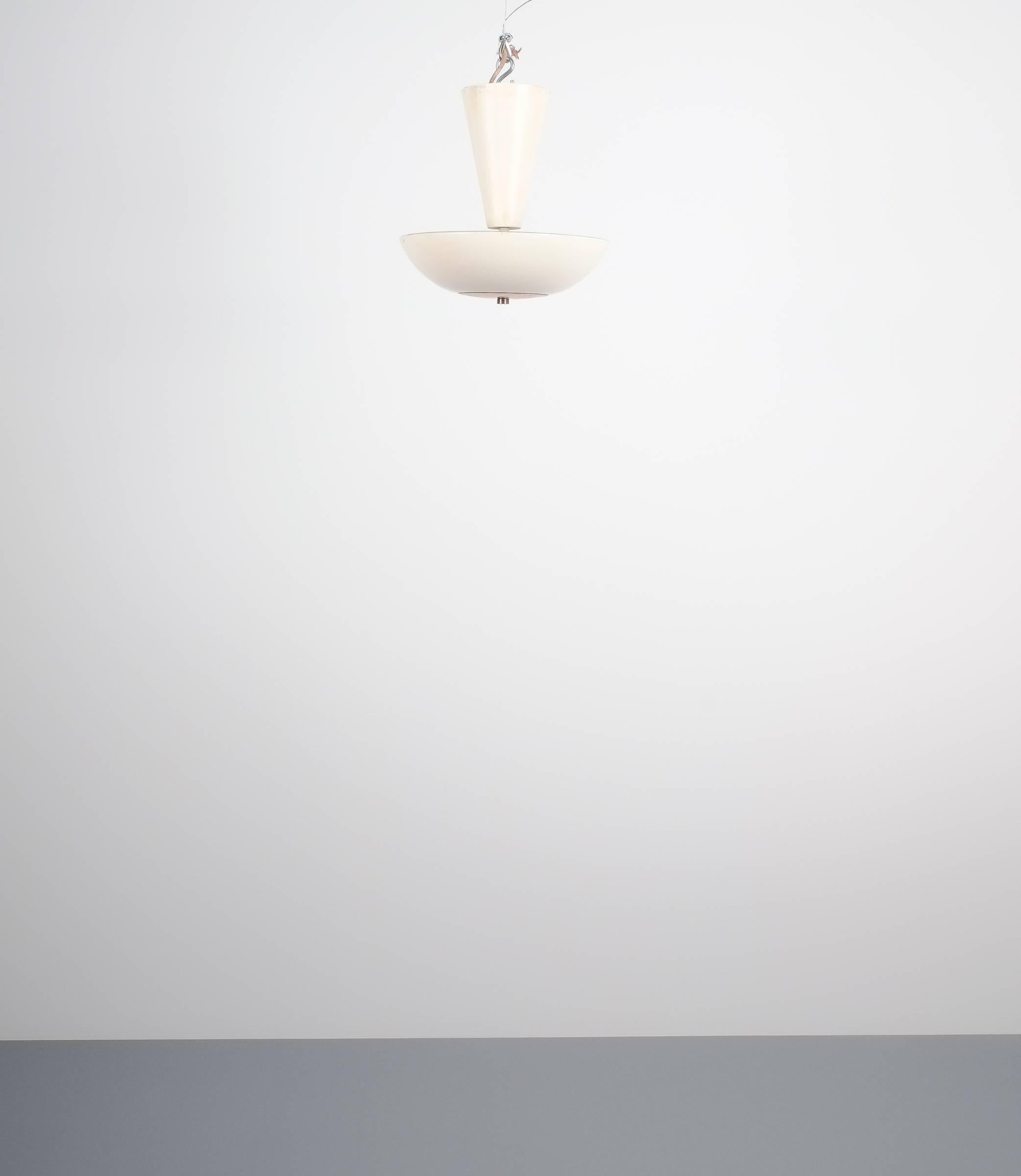 Gino Sarfatti Arteluce 2031 ceiling lamp or semi flush mount, Italy, 1950. Desirable white (egg-shell) painted aluminum light with brass accents in original condition (good condition with signs of wear) three x e27 bulbs are used with this light. We