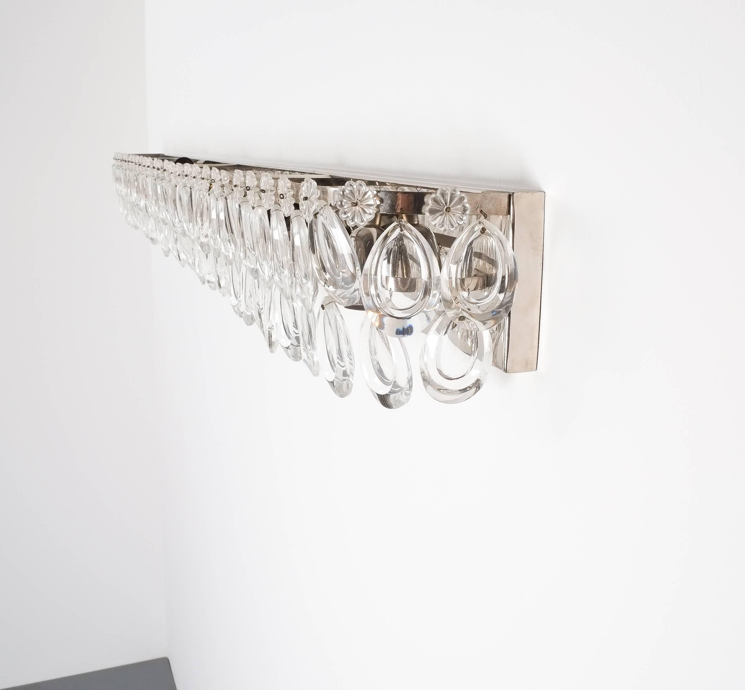 Enorme aplique de latón cromado y cristal de Palwa, 1960 en Bueno estado para la venta en Vienna, AT