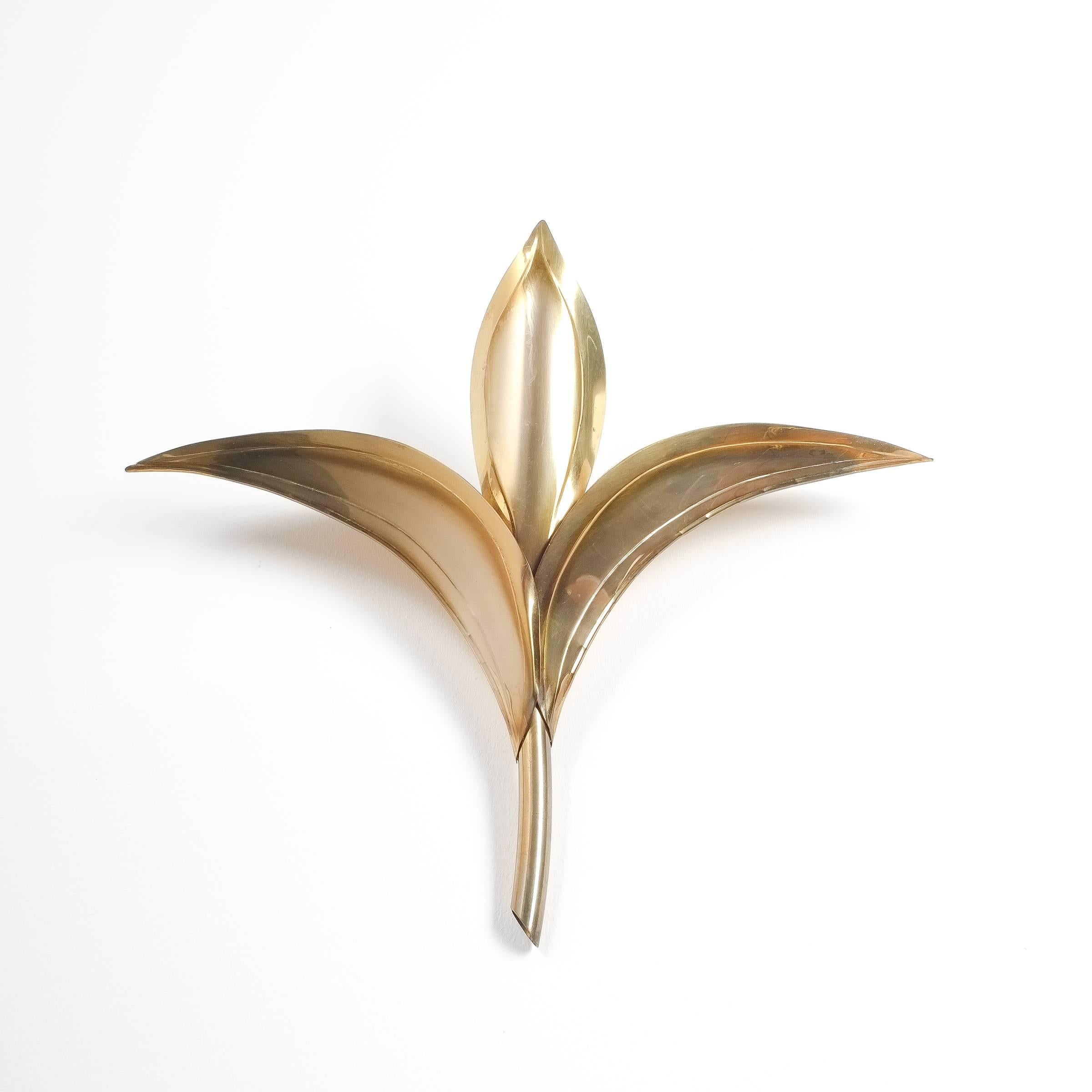 Mid-Century Modern Artisan Brass Pair of Lily Wall Lamps in Tommaso Barbi Style, Carlo Giorgi, 1950