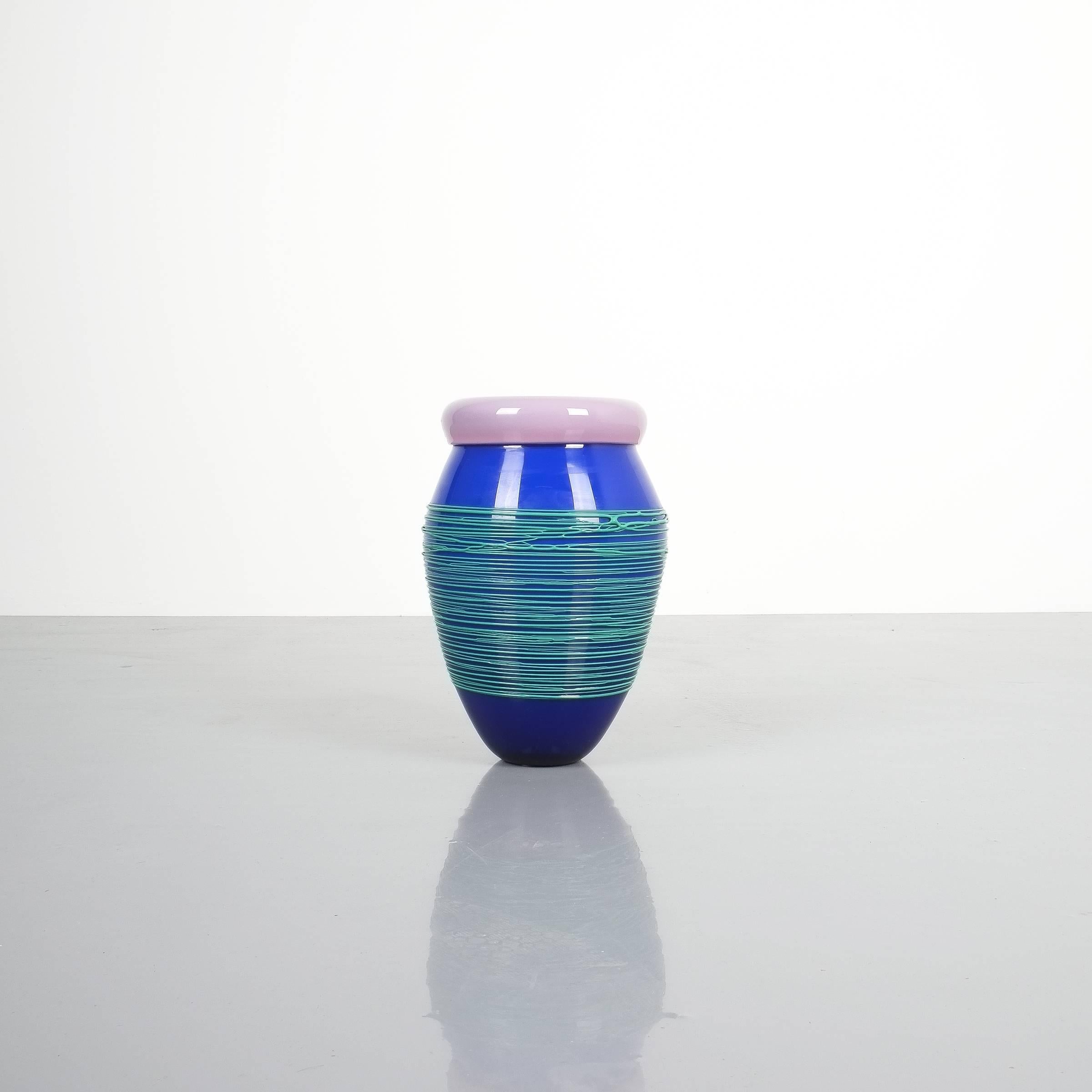 Postmoderne Vase Toots Zinsky Chiacchiera Venini en verre Incamiciato, Italie, 1990 en vente