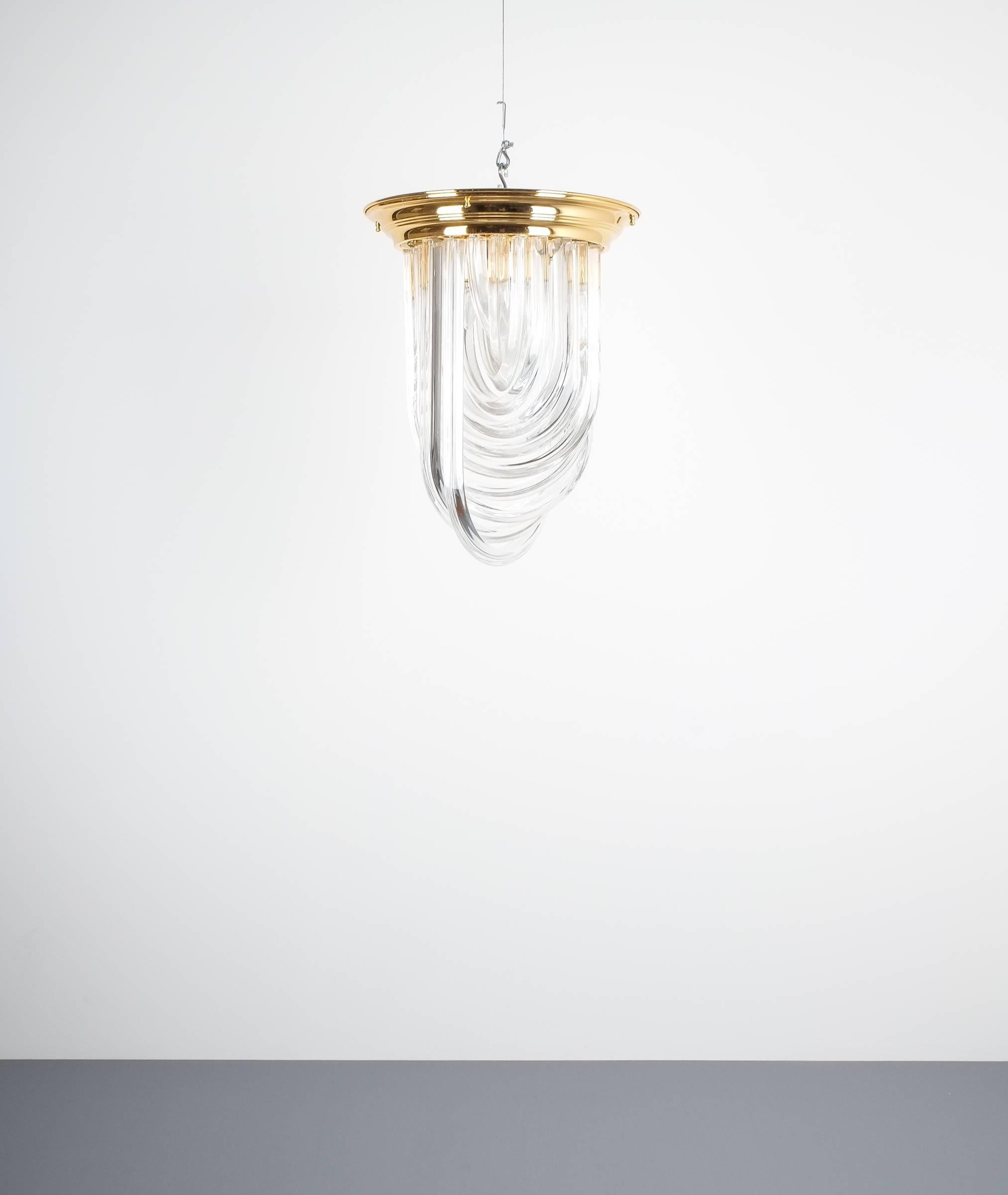 Venini curved crystal glass gilt brass flush mount lamp, Italy, 1960. Triete crystal glass chandelier with interlocking bended triete crystal rods in helix formation. The frame is made from gilt brass, the overall condition is excellent, cleaned,