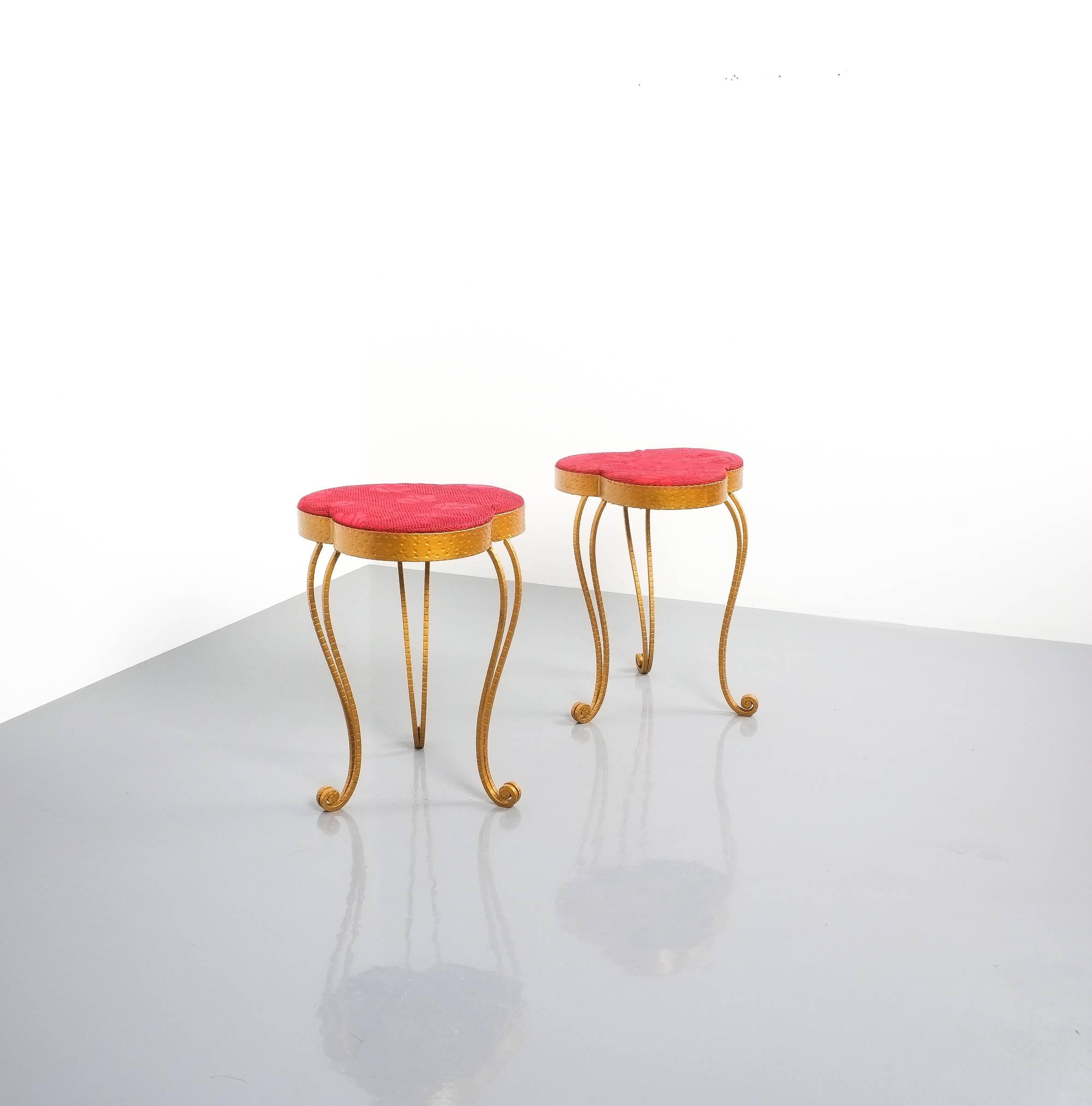 Pair of Pier Luigi Colli gold iron clover stools with red fabric, Italy, 1950. Hammered gilt iron stools with red velvet-ish fabric in good condition. 
 