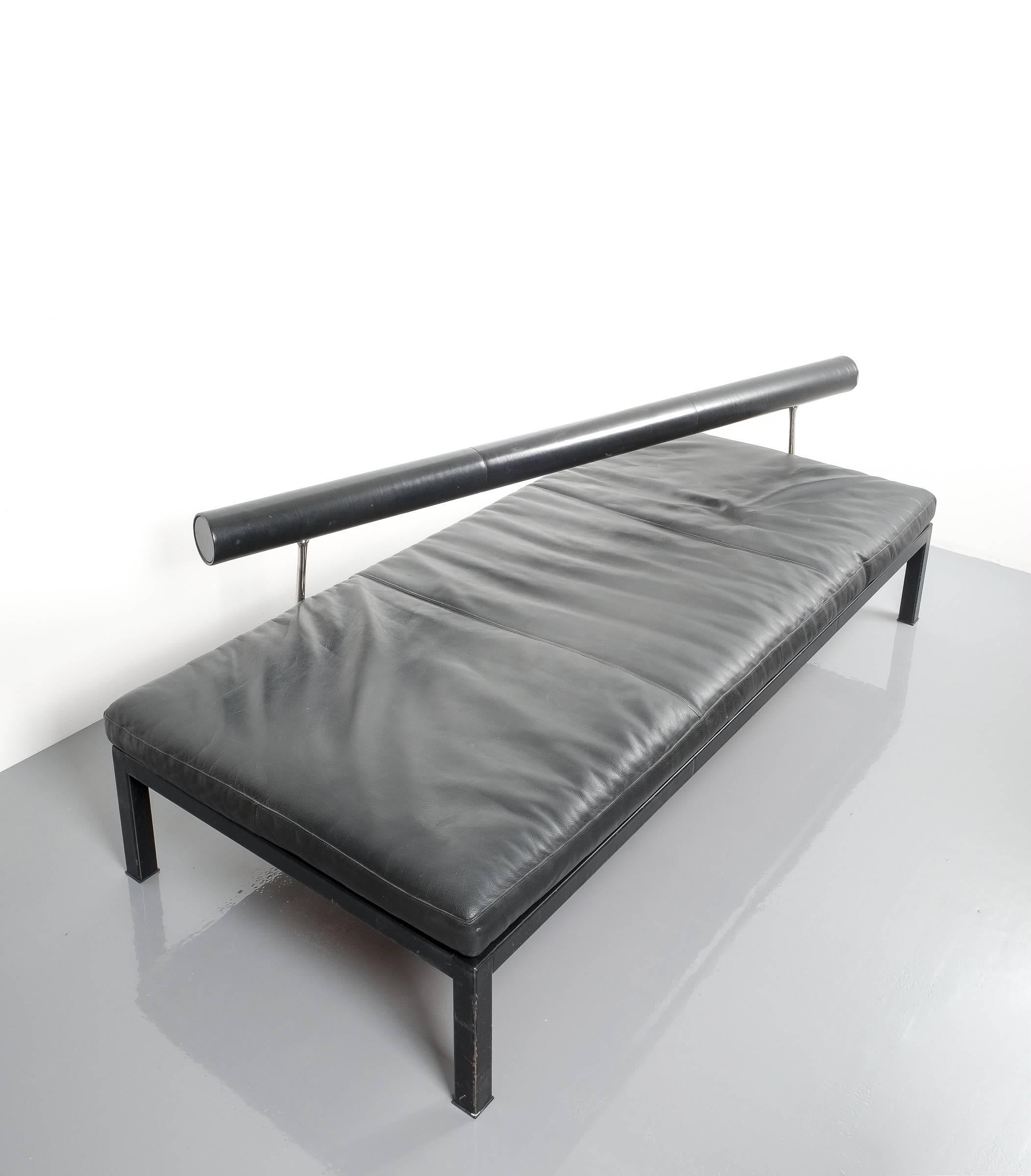 Antonio Citterio for B&B Italy elegant leather daybed sity, Italy, 1980s. Minimalistic daybed or chaise lounge designed by Antonio Citterio, 1986. The legs, frame and backrest are upholstered in black leather so is the black leather cushion.
