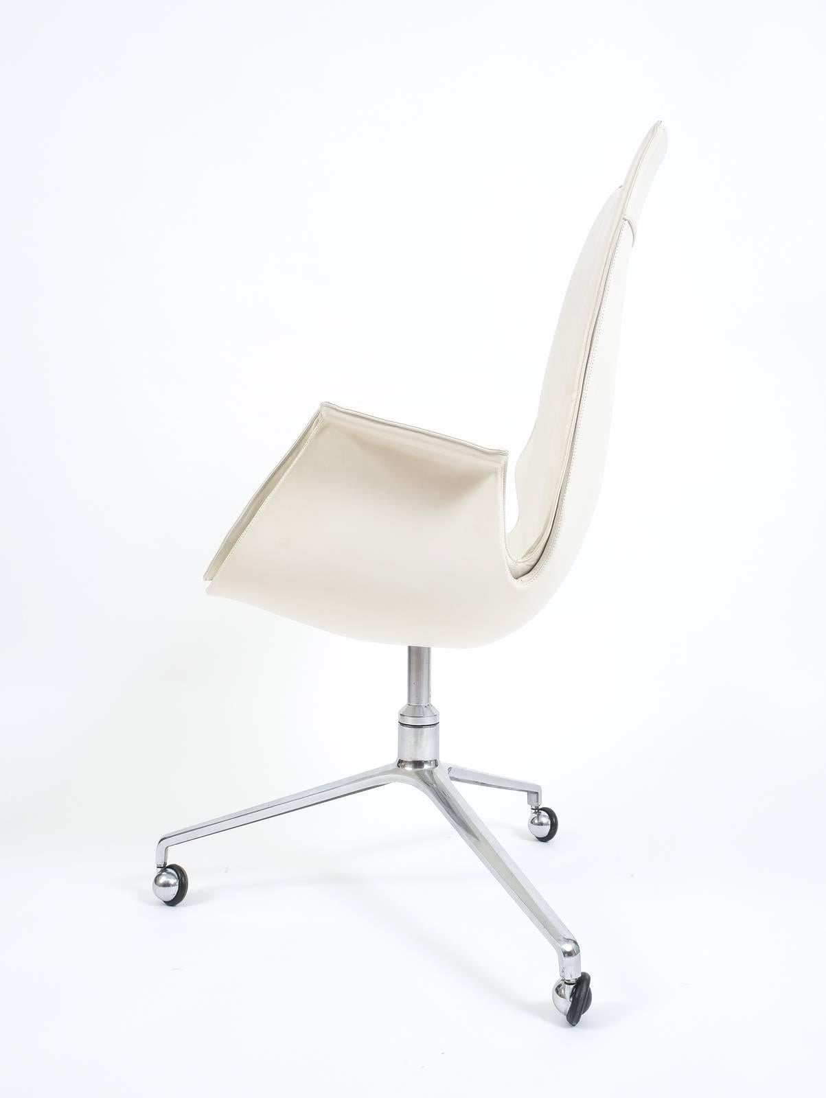Mid-Century Modern Two White High Back Tulip Chairs by Preben Fabricius and Jørgen Kastholm