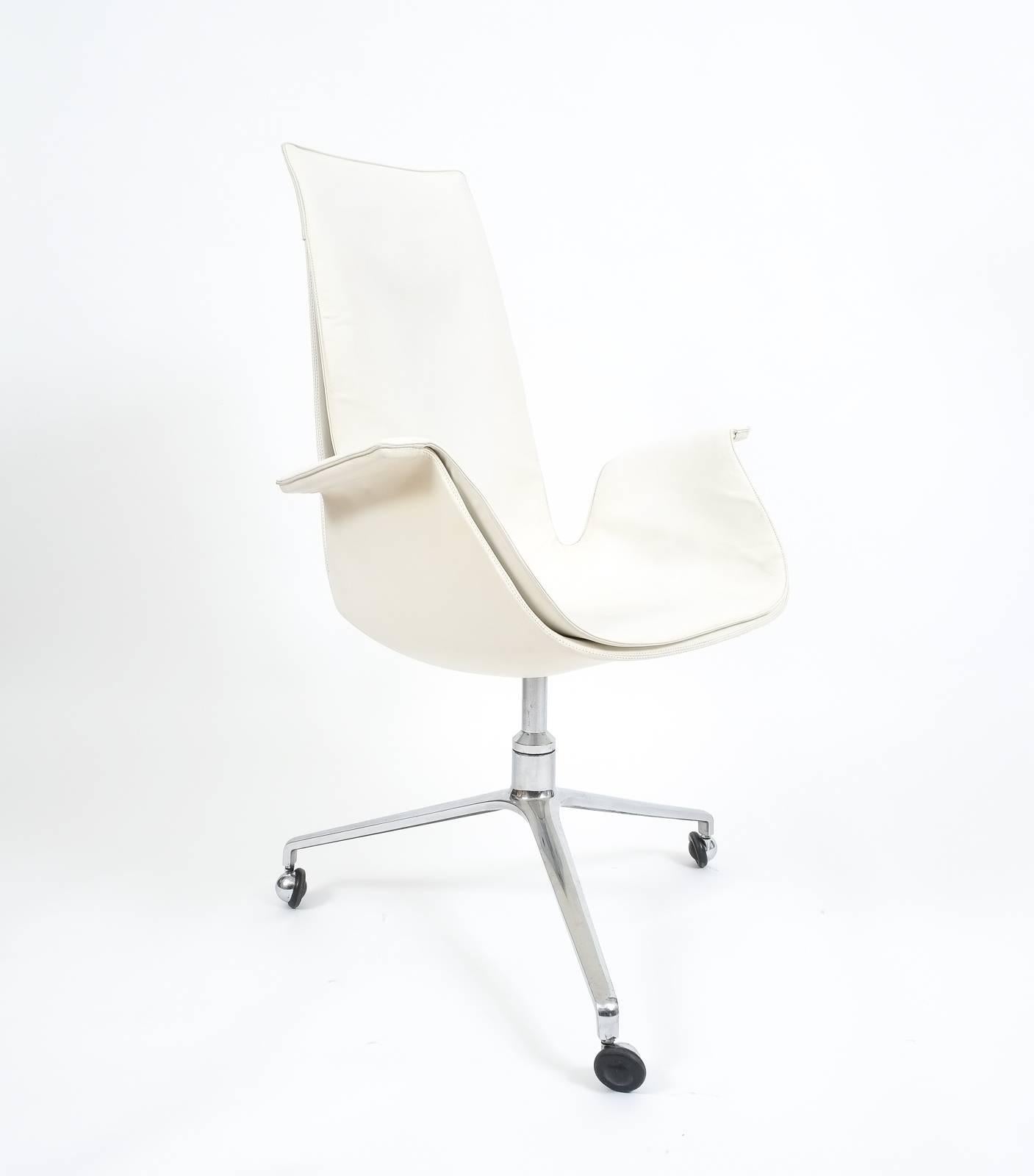Mid-20th Century Two White High Back Tulip Chairs by Preben Fabricius and Jørgen Kastholm
