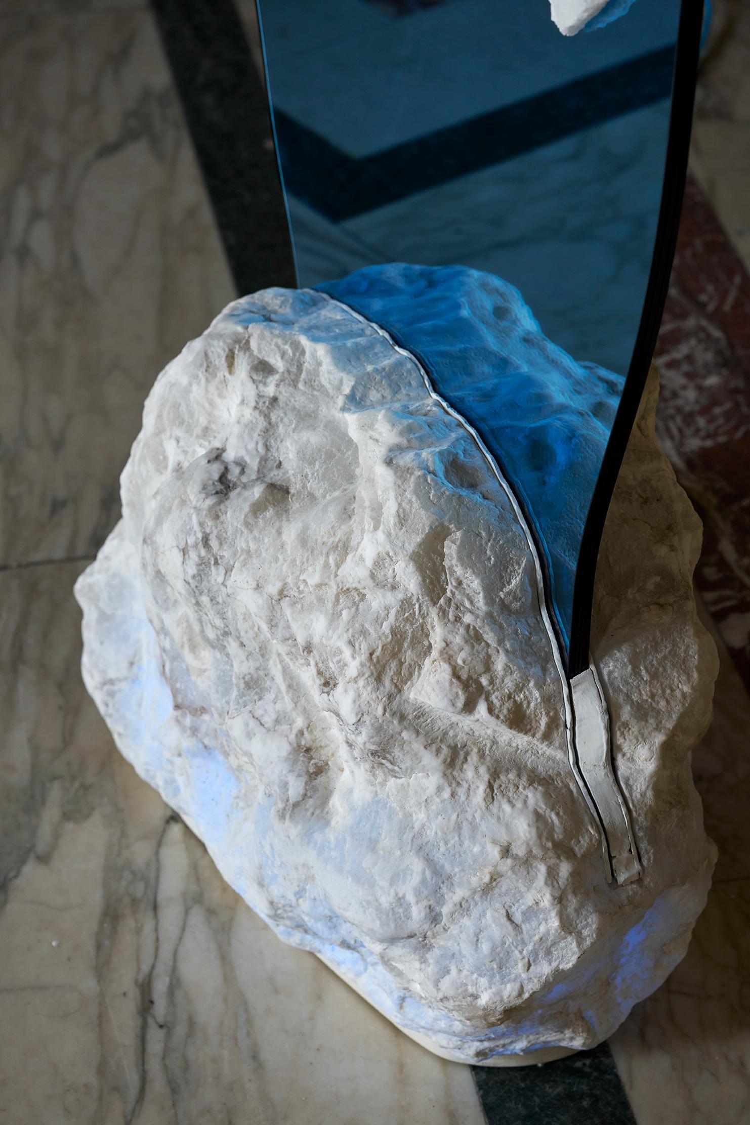 B-15A – FMM  2024  Alabaster & Mirror  Sculptural  Handmade  45×40×210 cm In condizioni Nuovo in vendita a Pisa, IT