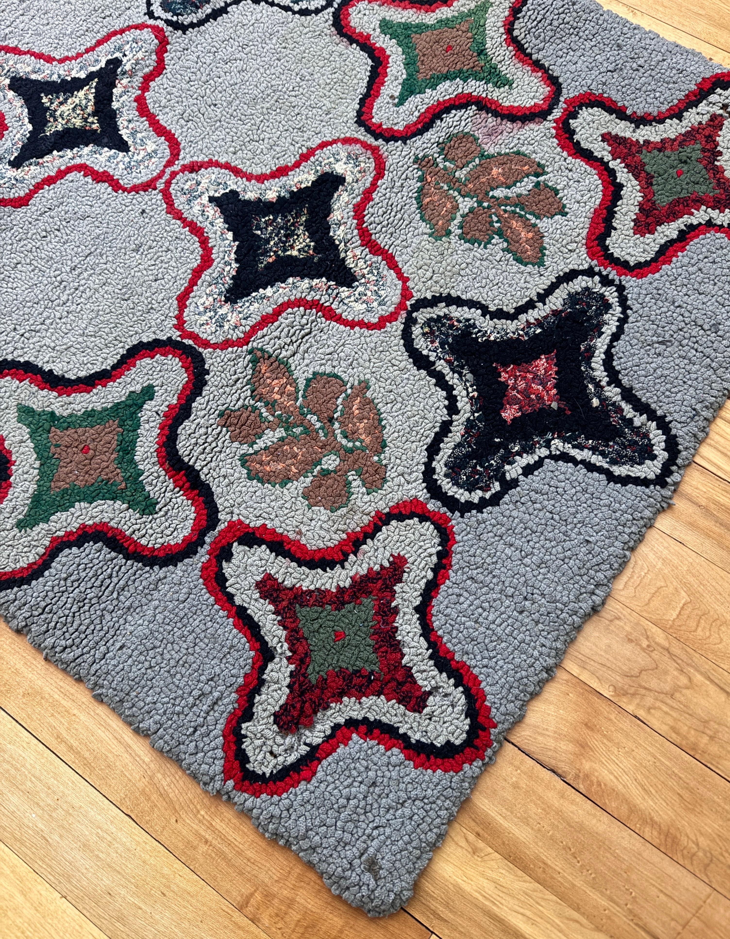 Spektakulärer geometrischer amerikanischer Volkskunst-Hakenteppich aus den 1920er Jahren (20. Jahrhundert) im Angebot