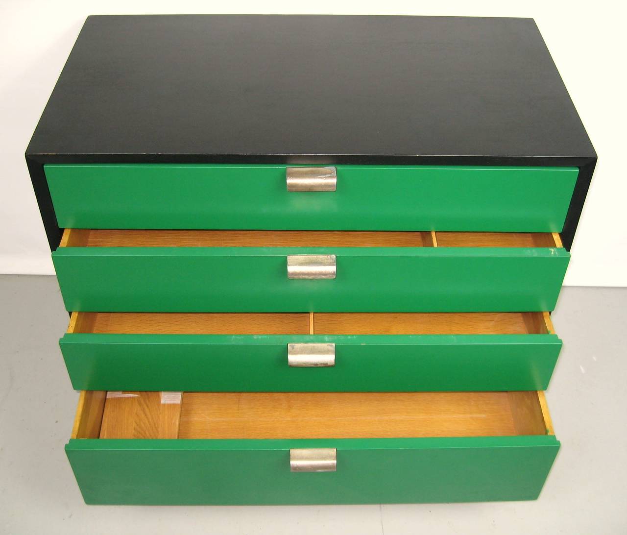 Stunning green lacquered chest of four drawers designed by George Nelson for Herman Miller. Mirror in top drawer. Recently refinished.

 