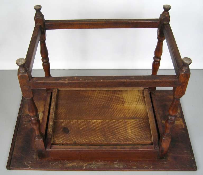 Early American 1800s Breadboard Top Tavern Table Pine In Good Condition In Wallkill, NY