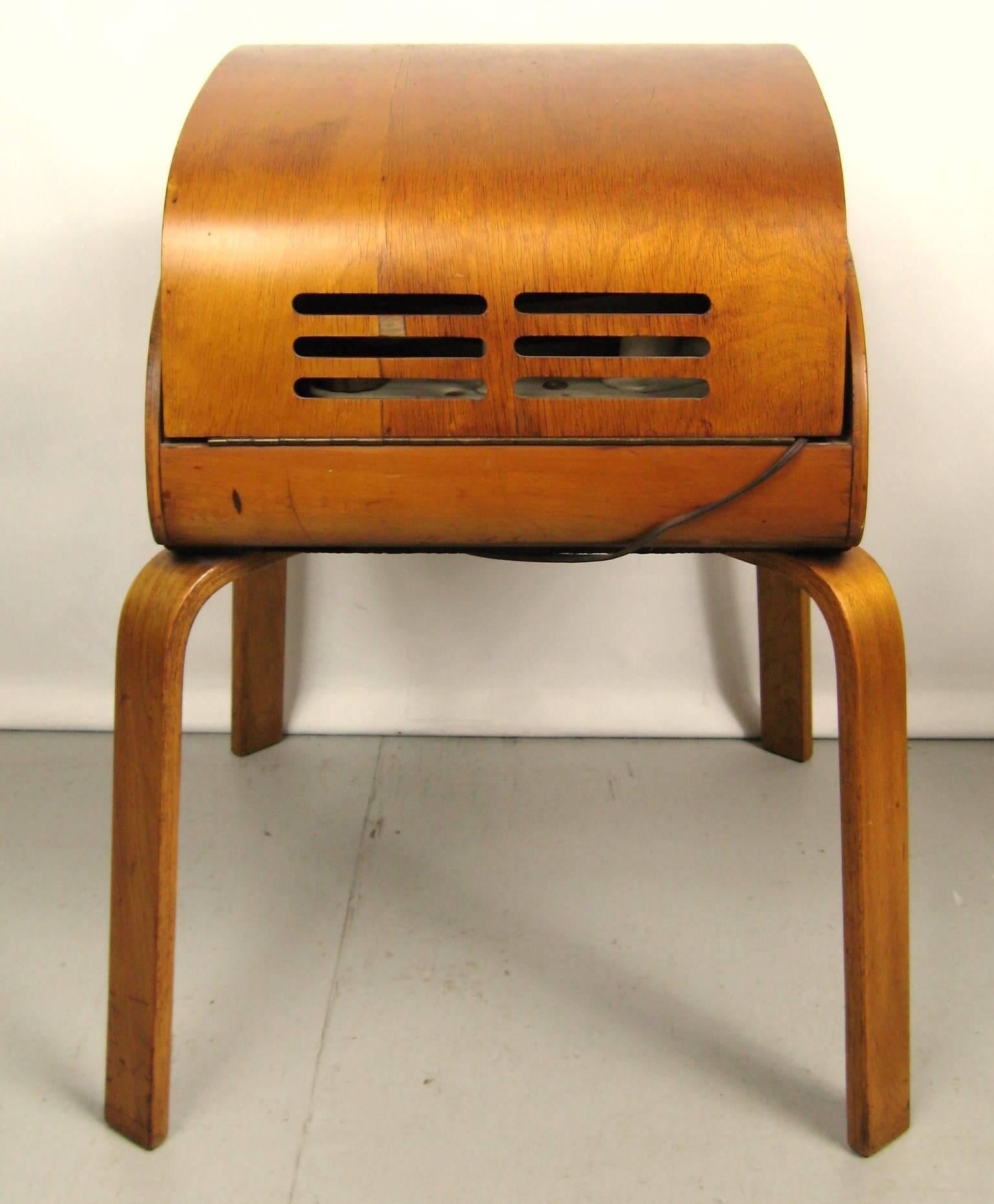 Bent Plywood 1940s Radio Bsr Phonograph in the Matter of Alvar Aalto In Good Condition In Wallkill, NY