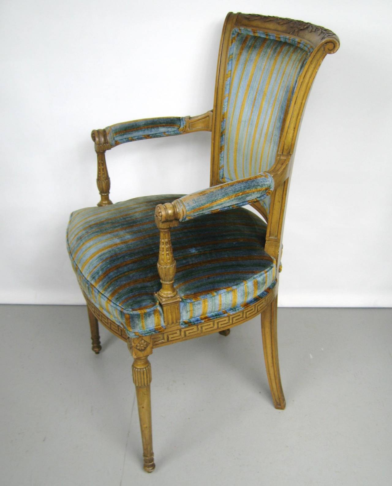 Pair of Painted Italian Louis XVI Carved Armchairs In Good Condition For Sale In Wallkill, NY