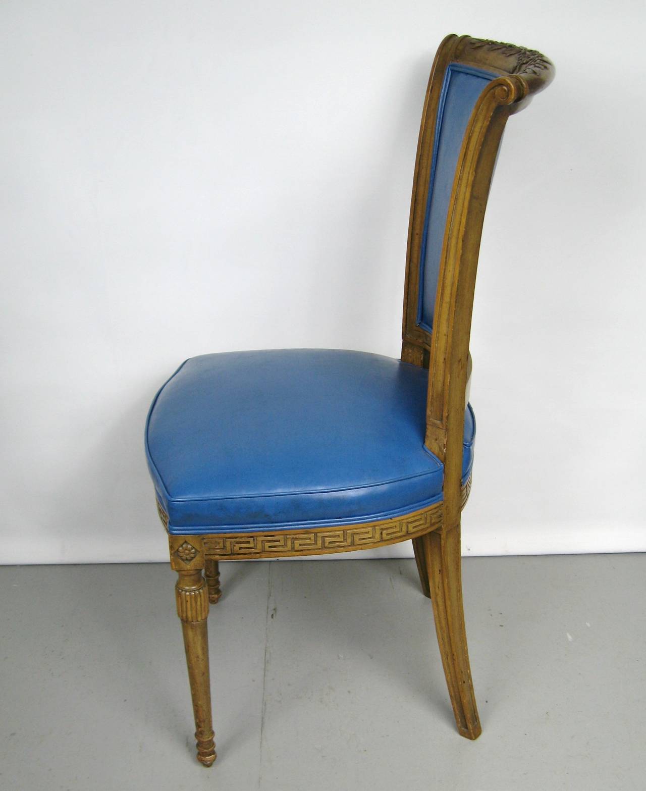 Américain Paire de chaises italiennes peintes Louis XVI néoclassiques en vente