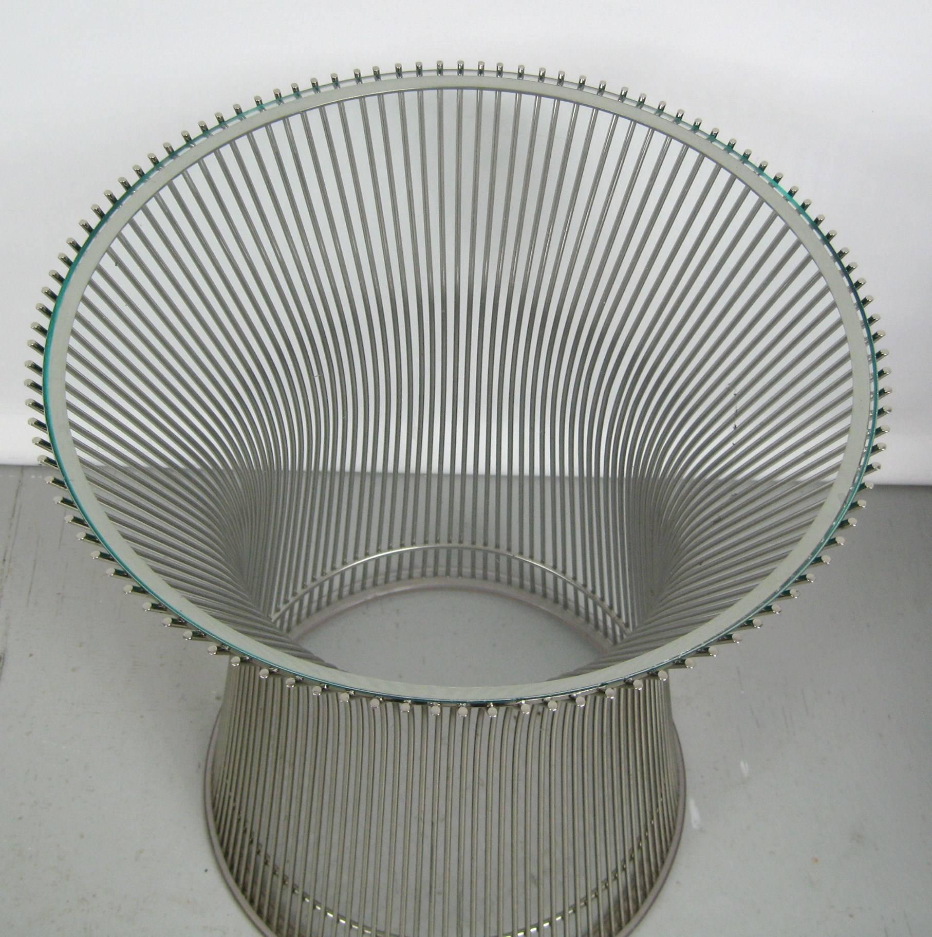 Great lines on this Warren Platner side table with a glass top. Measures: 15.25