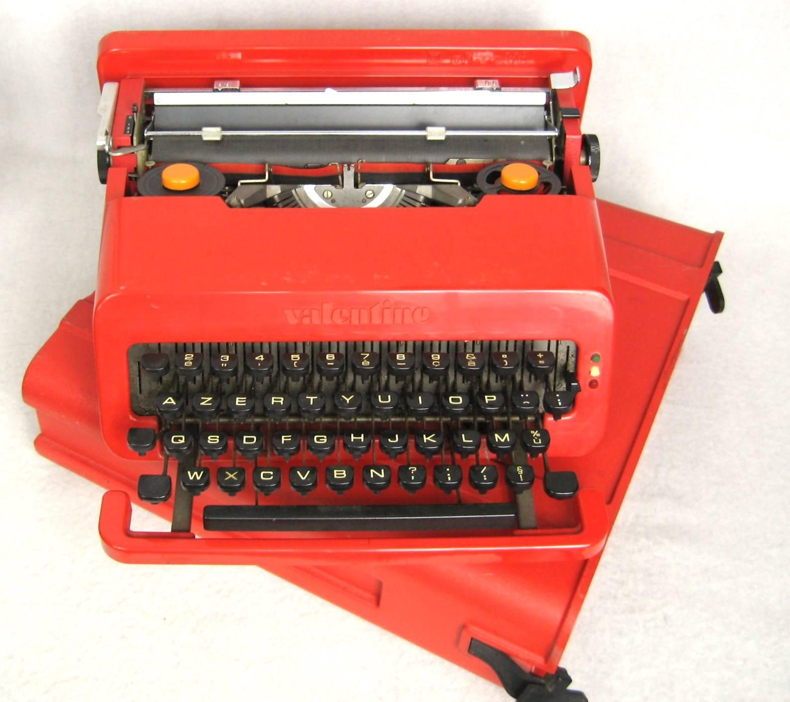 Stunning color on this Olivetti Typewriter, by Ettore Sottsass can be used for interior design and or for function as a typewriter.
Case has wear
Any questions please call, email or hit request more information.
    