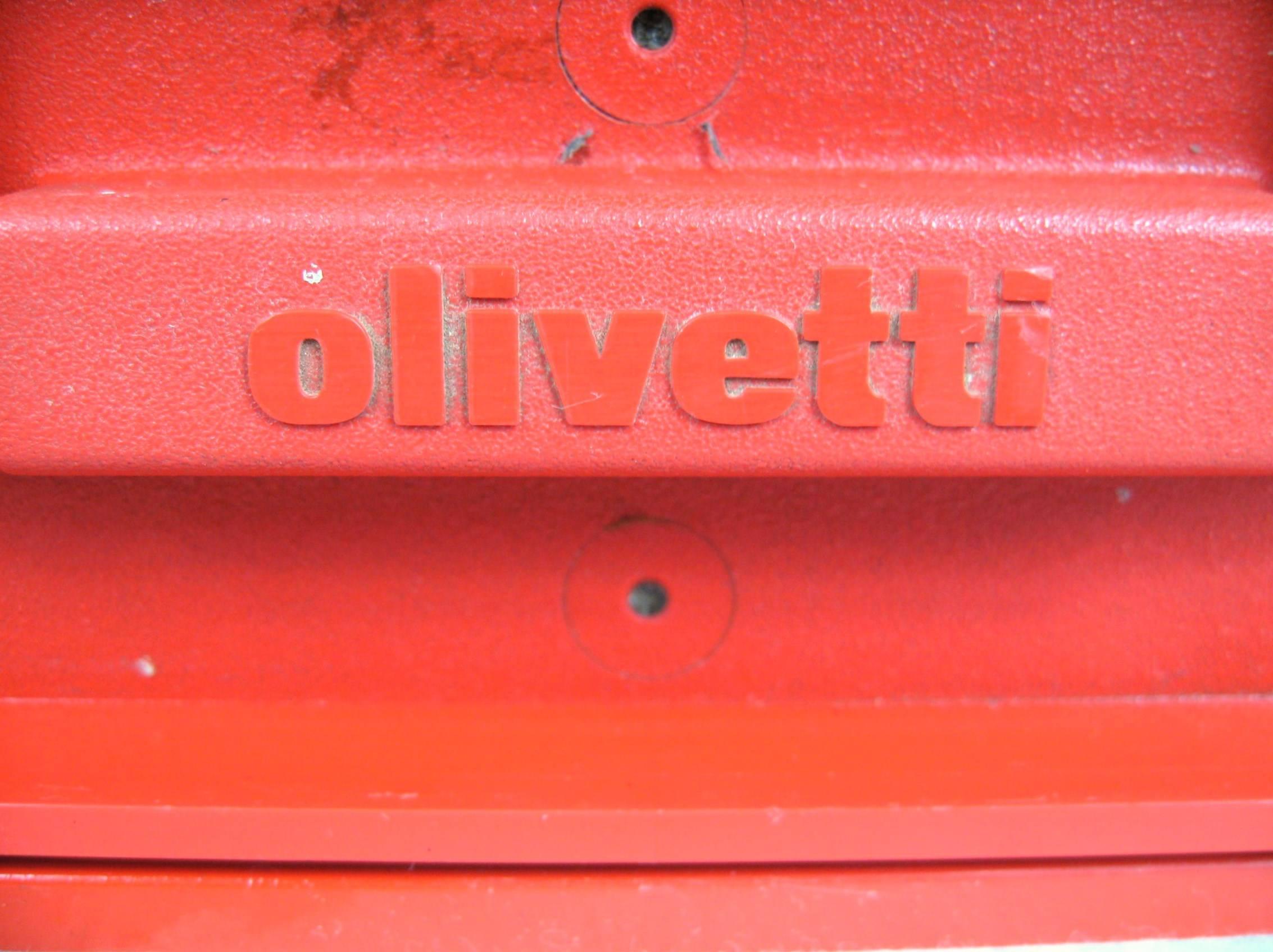Ettore Sottsass Red Valentine Olivetti Mid-Century Typewriter In Excellent Condition In Wallkill, NY