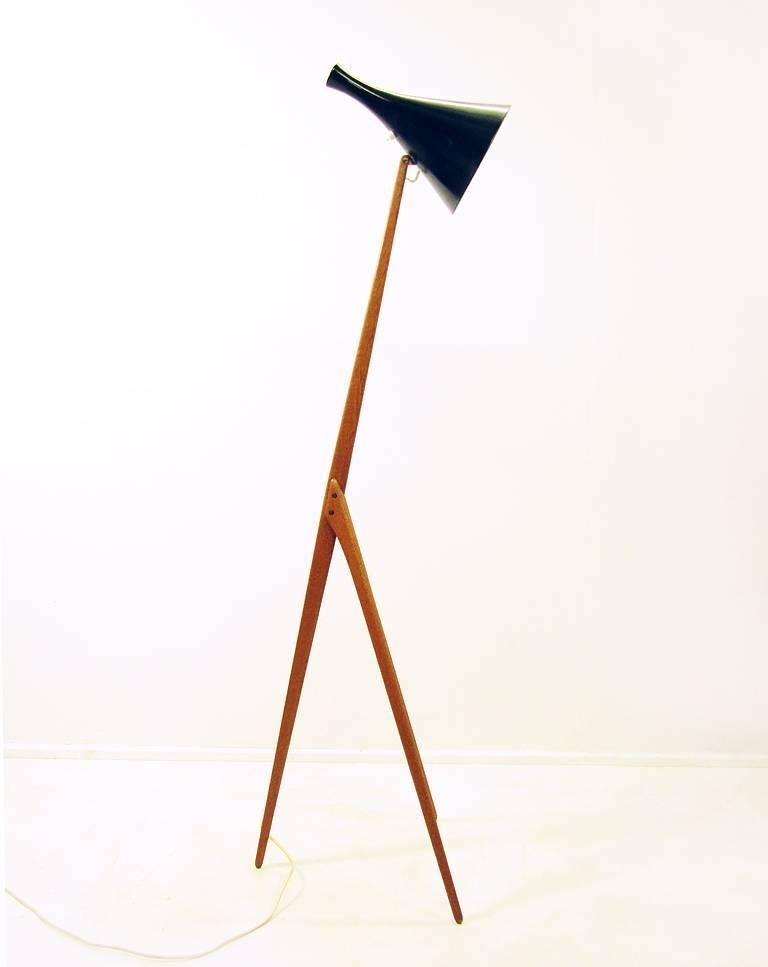 Praying Mantis Floor Lamp by Uno Kristiansson for Luxus In Excellent Condition In London, GB