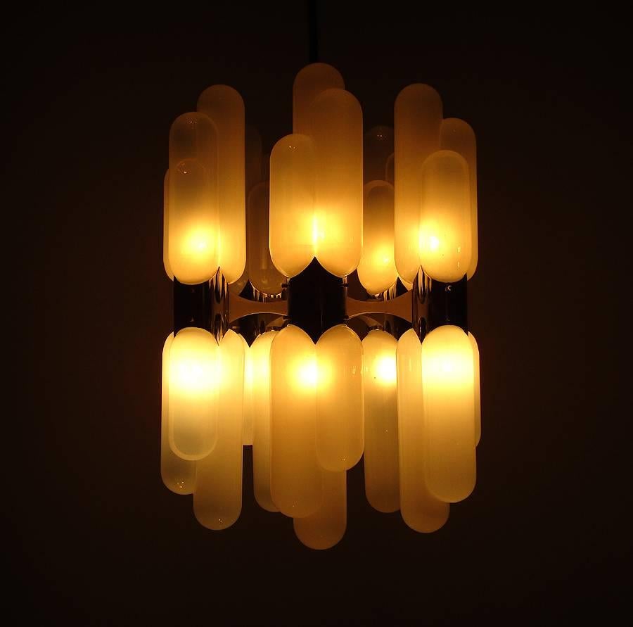 Measures: Drop: 82 cm.
Height: 57 cm.
Diameter: 40 cm.

An impressive 1960s "Torpedo" chandelier by Carlo Nason for renowned Murano glass makers Mazzega.

It is comprised of ten lights with ten large glass capsule shades affixed to