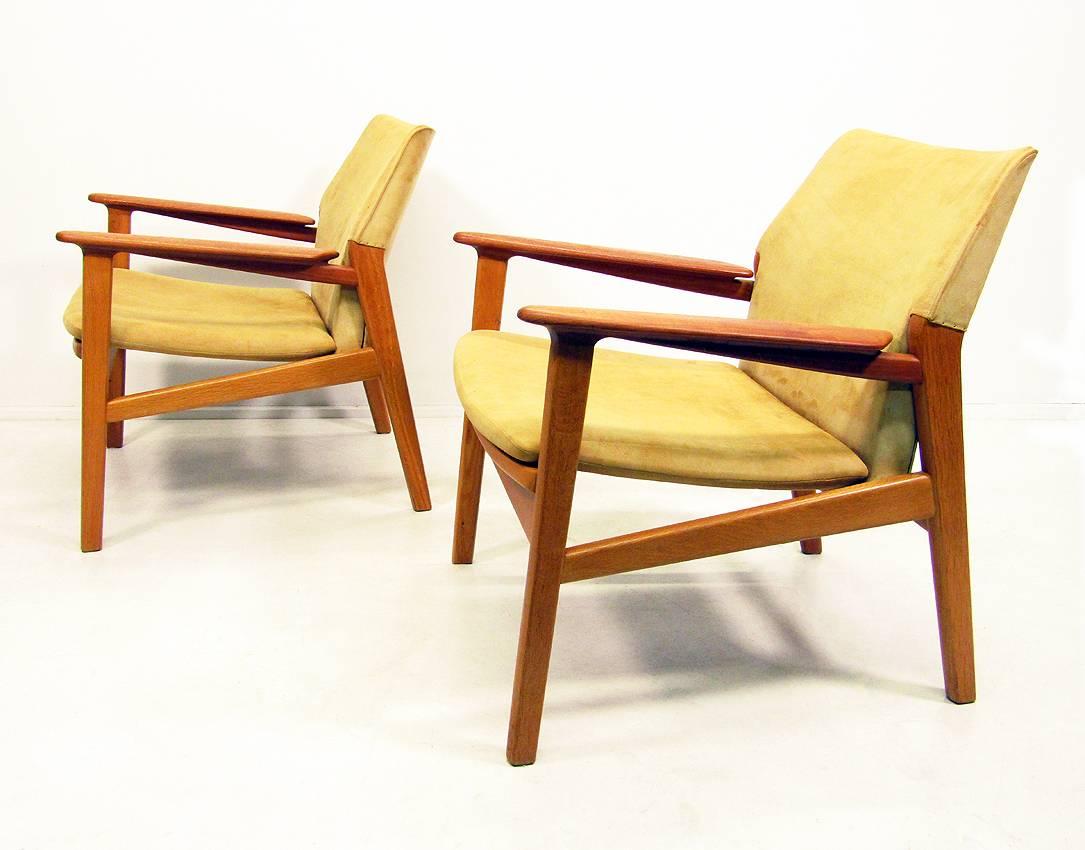 Scandinavian Modern Two 1950s Lounge Chairs by Hans Olsen For Sale