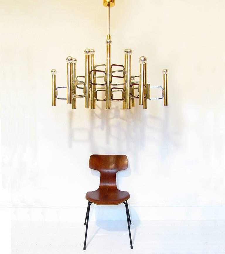 Mid-Century Modern Impressive Fifteen-Light Chandelier in Brass and Chrome by Gaetano Sciolari