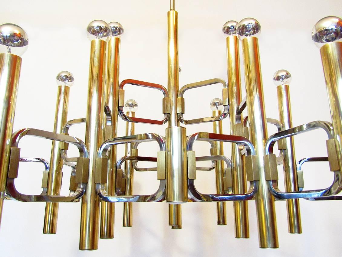 Impressive Fifteen-Light Chandelier in Brass and Chrome by Gaetano Sciolari In Excellent Condition In London, GB