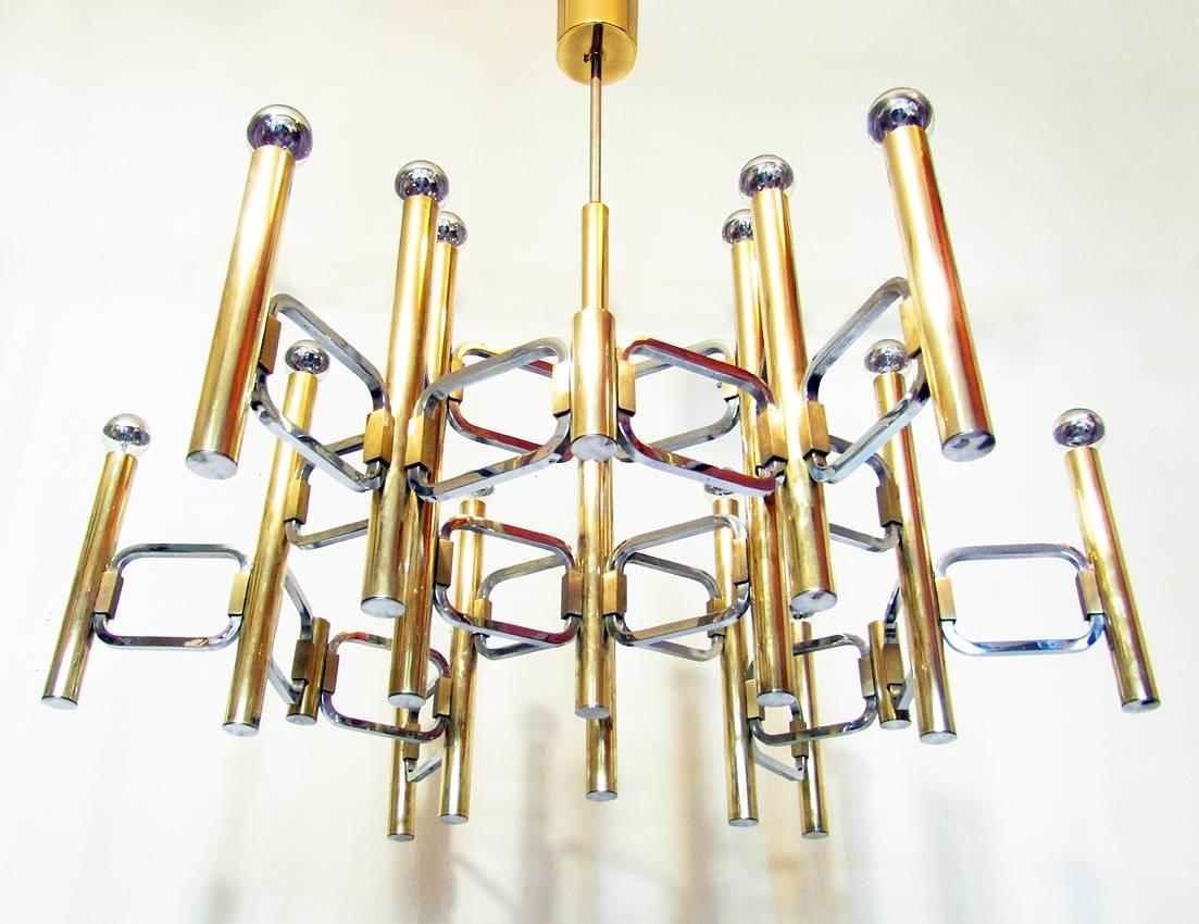 Italian Impressive Fifteen-Light Chandelier in Brass and Chrome by Gaetano Sciolari