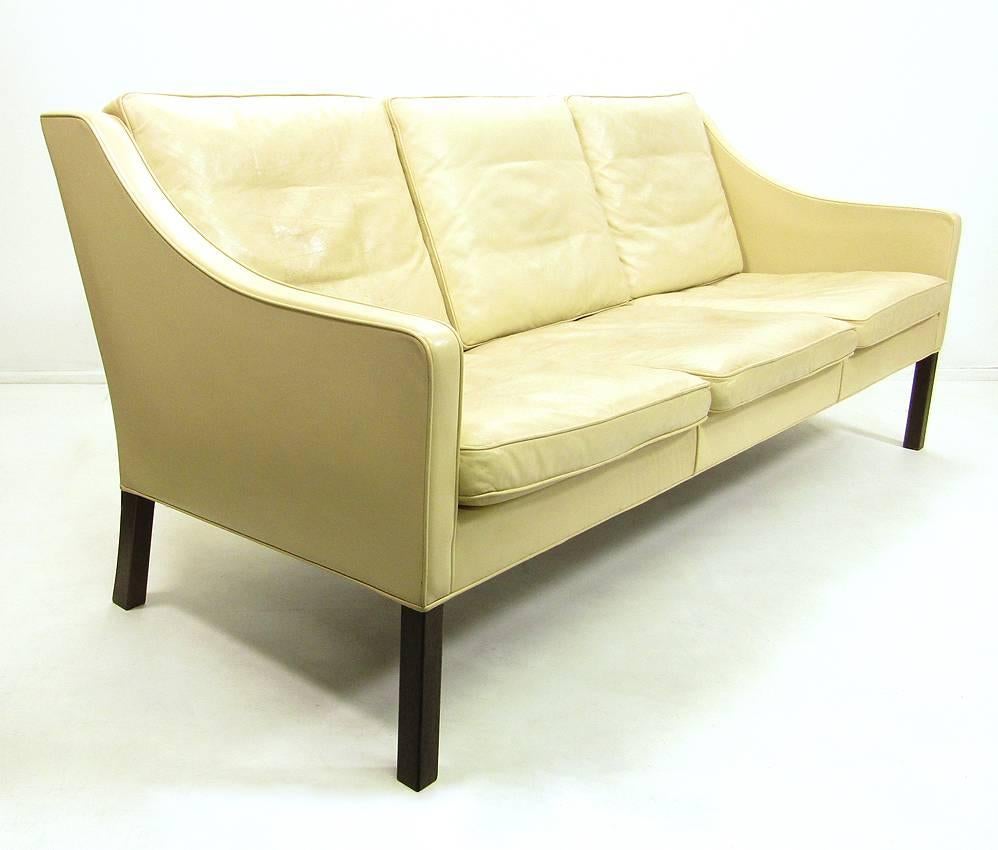 Measures: Sofa width 183cm (6' 0