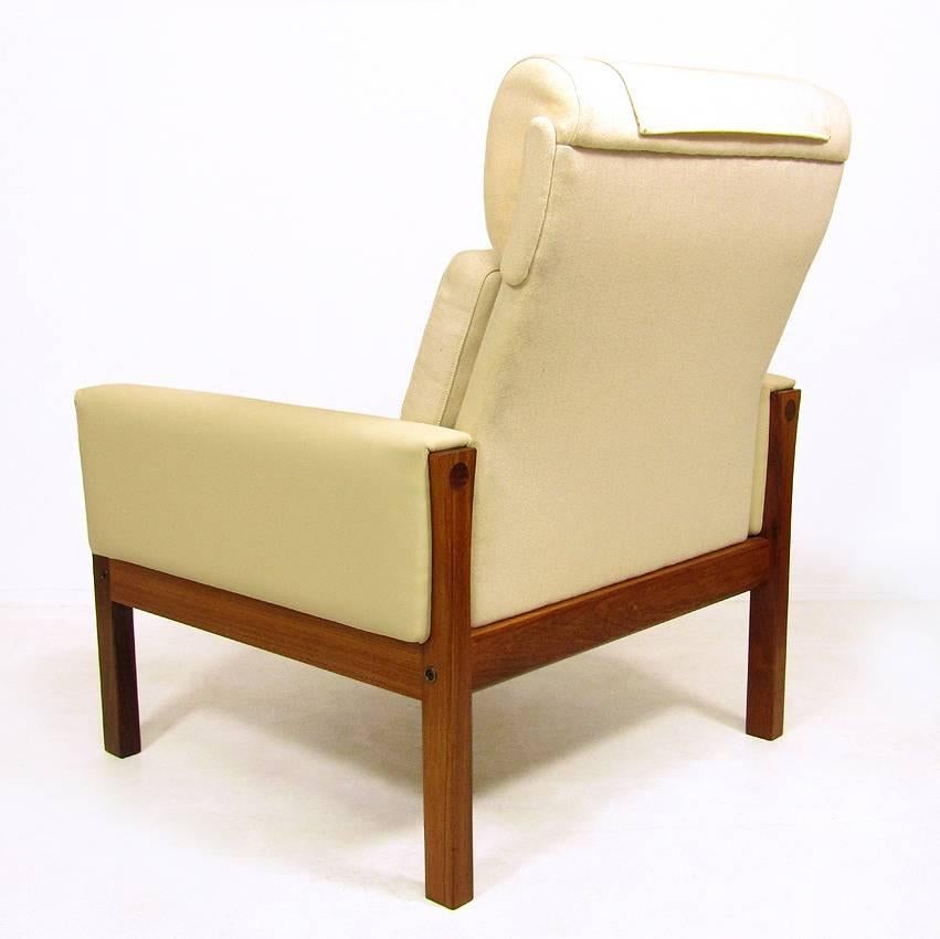 1960s High Back Lounge Chair in Rosewood by Hans Wegner In Good Condition For Sale In London, GB