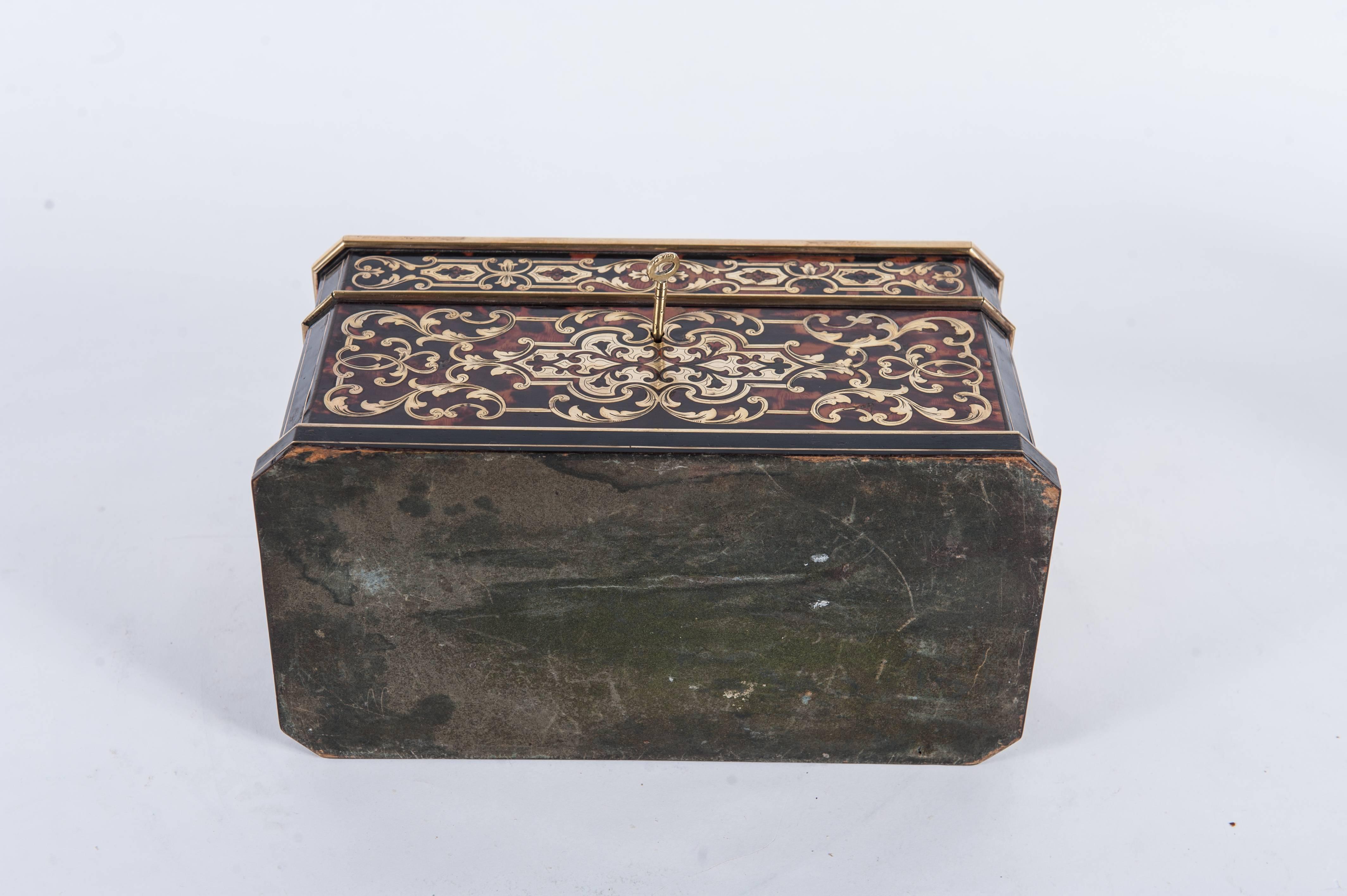 Nice Boulle Inlaid, Monogrammed Tea Caddy, French, circa 1860 In Good Condition For Sale In Amsterdam, Noord Holland