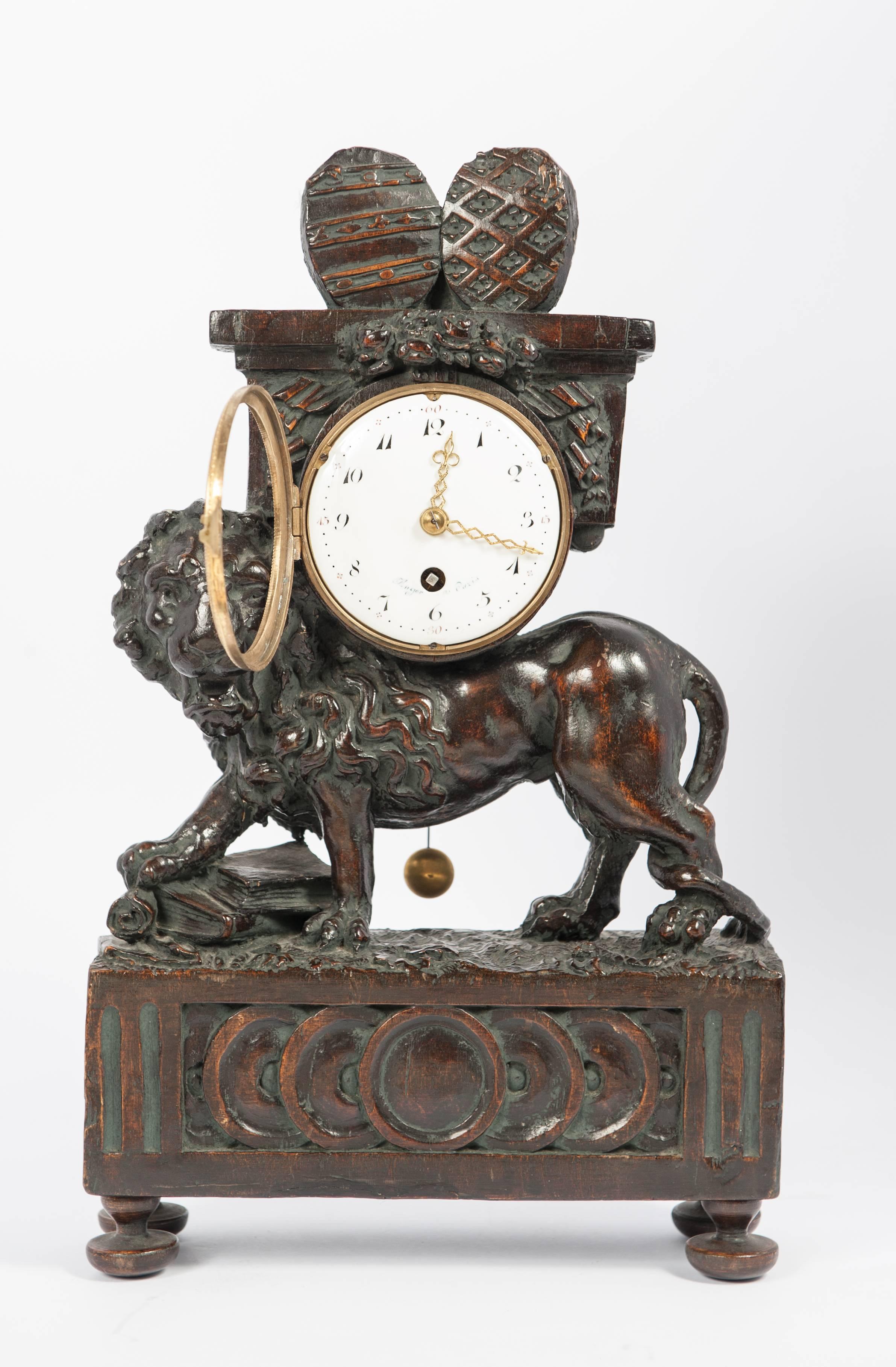 18th Century and Earlier Nice French Louis XVI Small Wooden Lion Pendule, circa 1770 For Sale