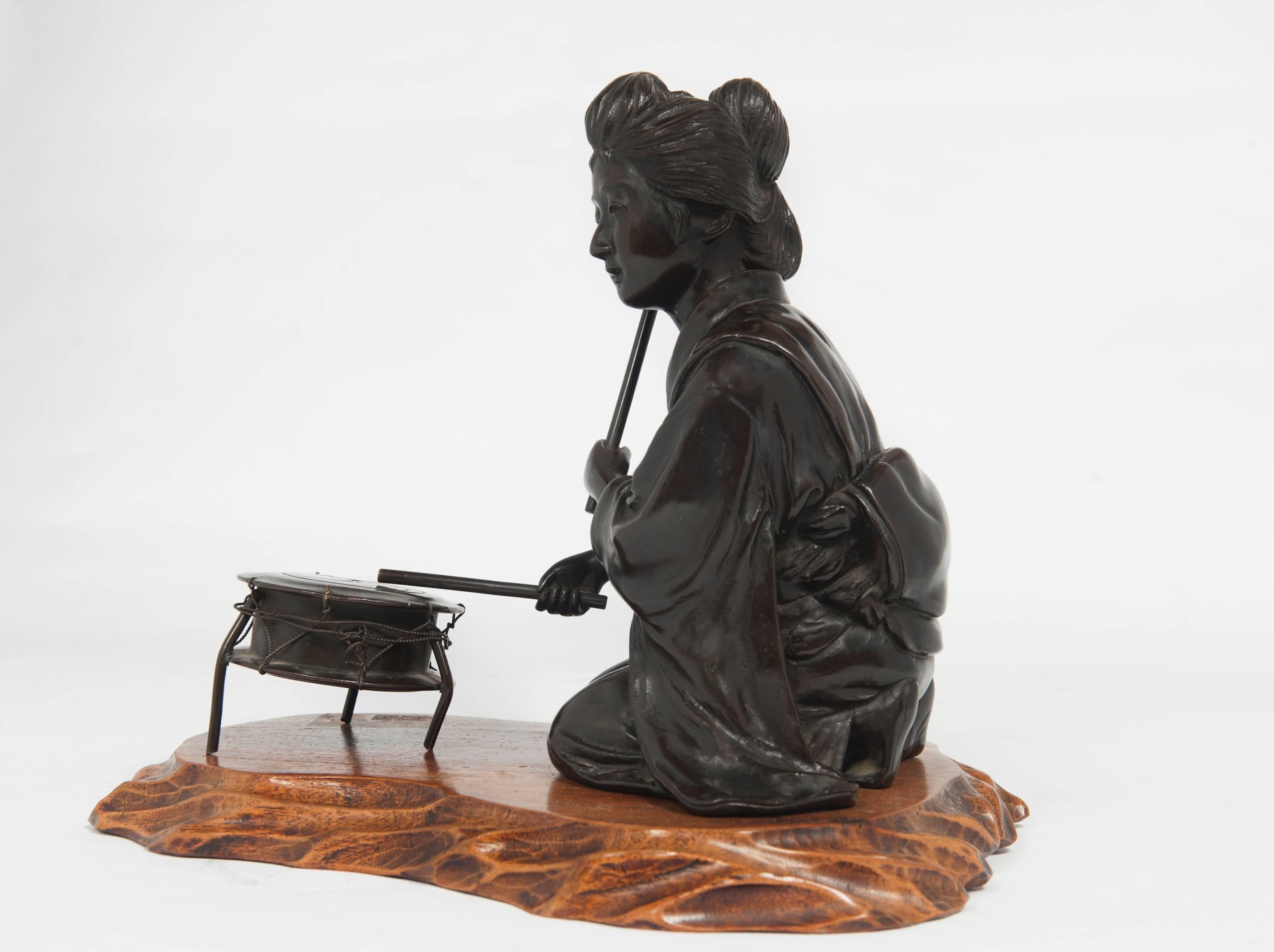 Meiji Very Nice, Elegant Patinated Bronze of the Japanese Geisha, circa 1890 For Sale