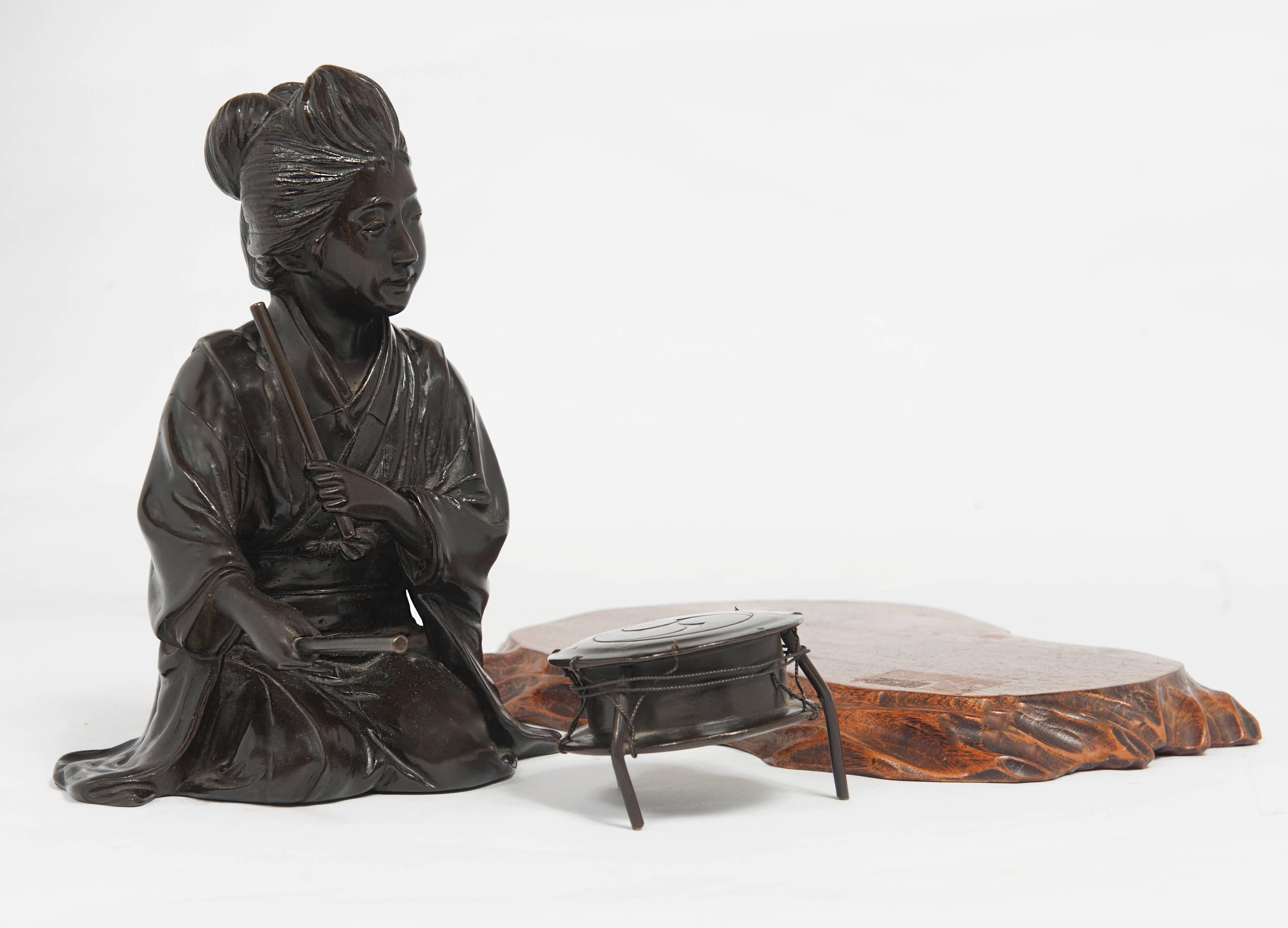 Very Nice, Elegant Patinated Bronze of the Japanese Geisha, circa 1890 In Good Condition For Sale In Amsterdam, Noord Holland