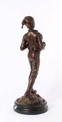 « Garçon avec chapeau phrygien », bronze patiné signé P. Stotz, vers 1900.