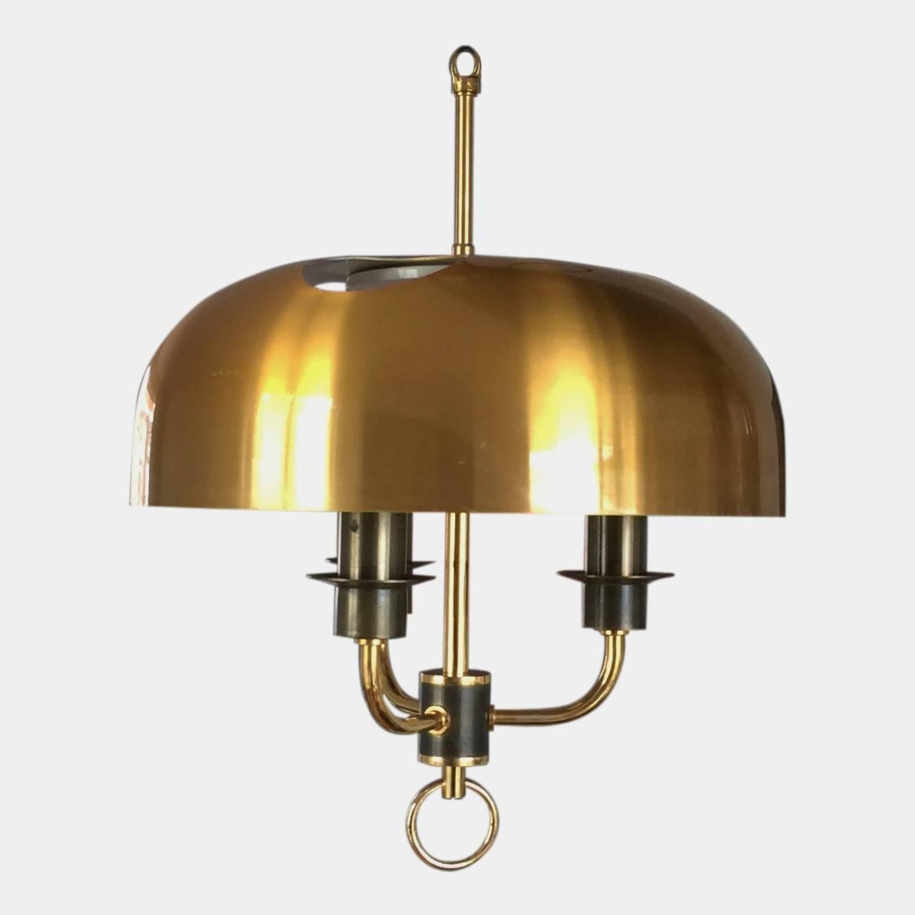 petite chandelier with refined details
three lights
attributed to Hans Agne Jakobsson
in very good vintage condition
some minor surface marks
European sockets and wiring
this item will ship from France
Price does not include handling,