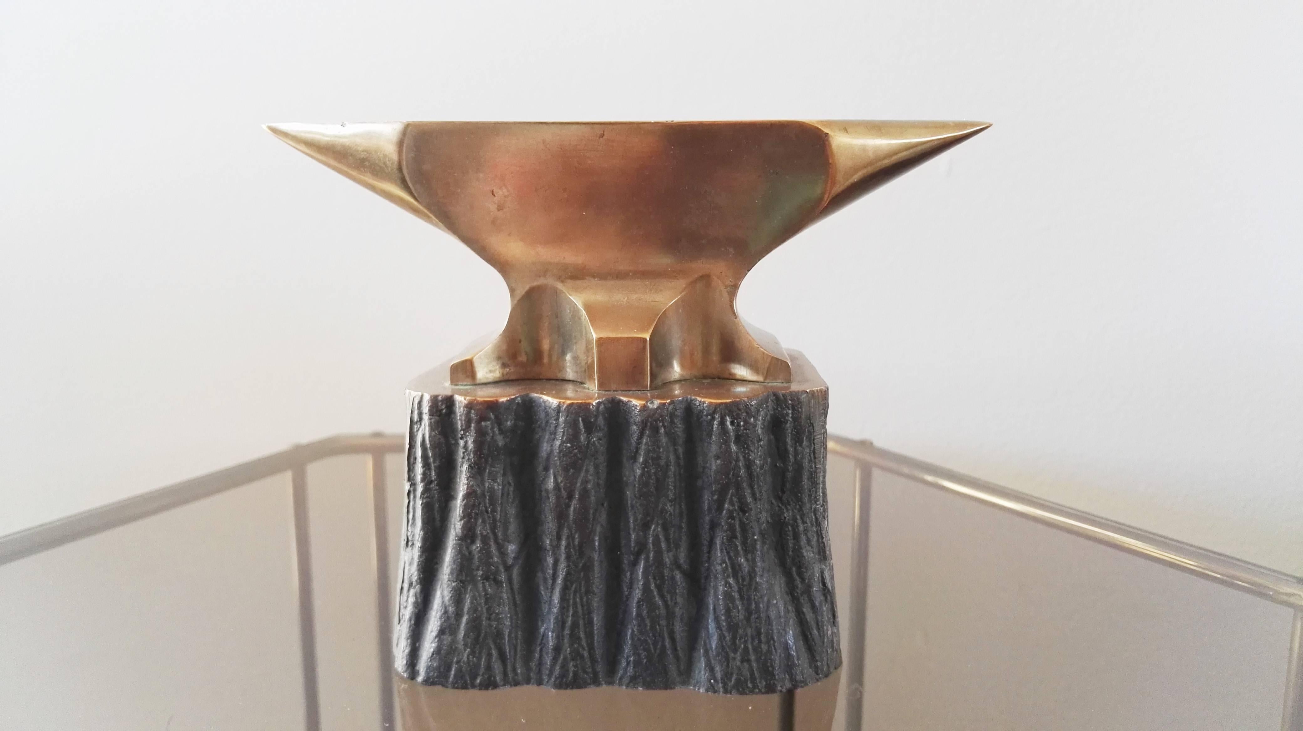 Mid-20th Century Exceptional Solid Bronze Anvil Shaped Sculpture Paperweight, France, 1960s